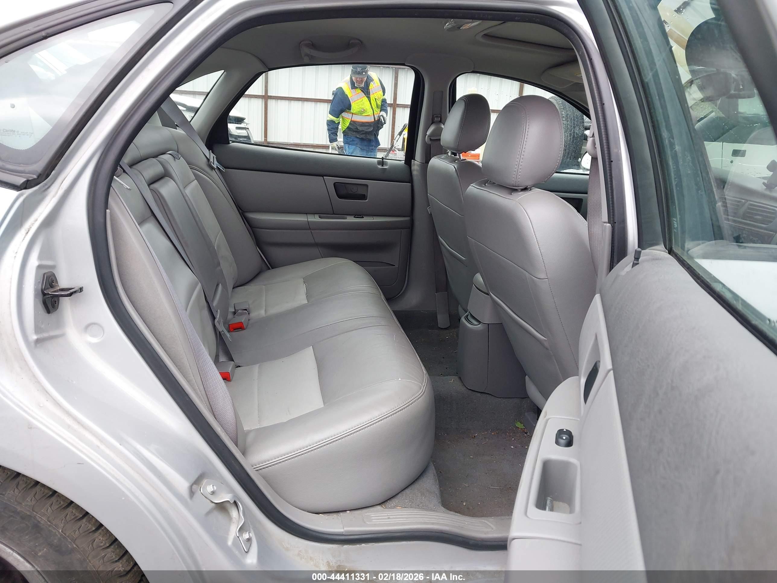 FORD TAURUS image 8