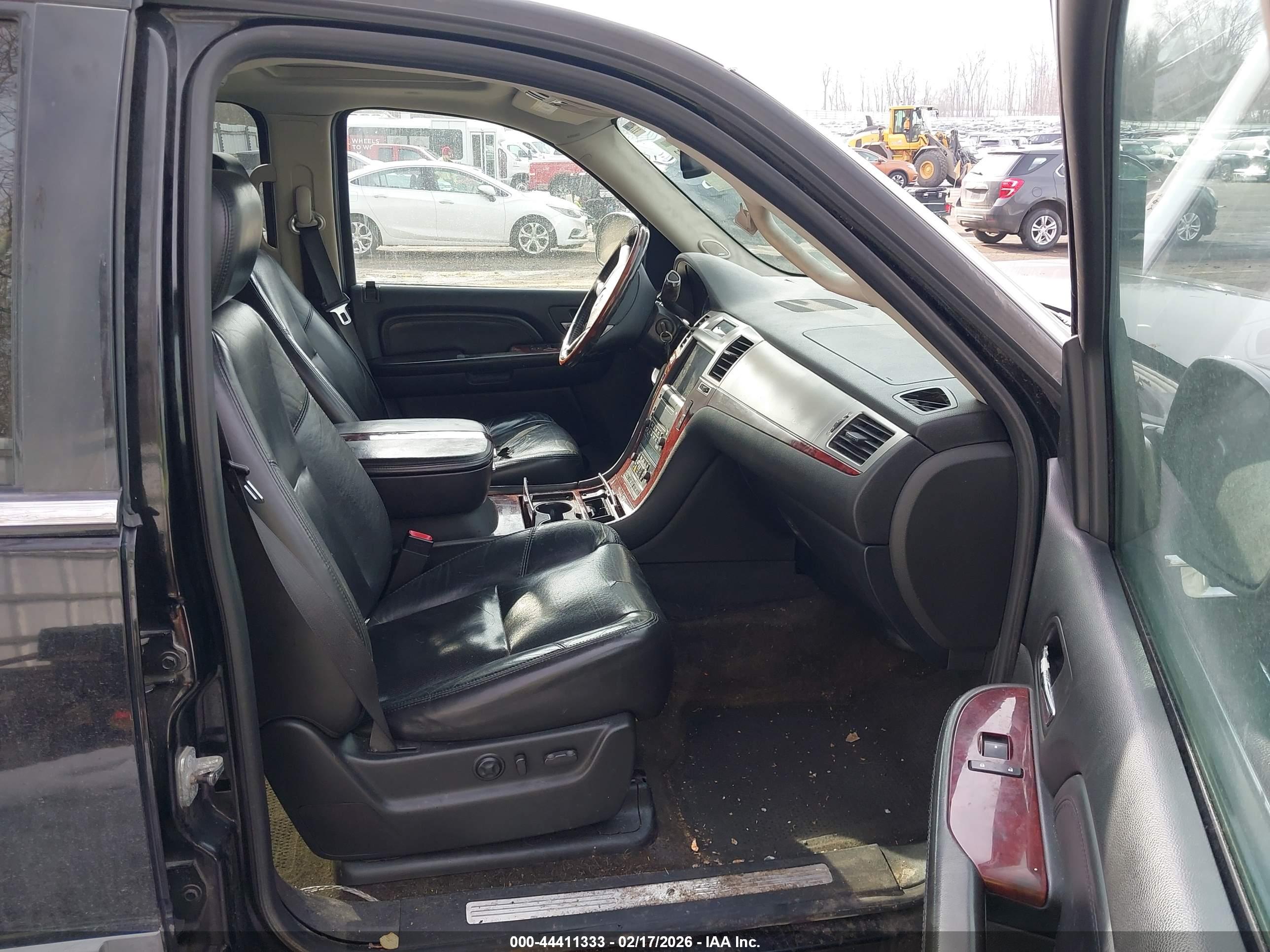 CADILLAC ESCALADE image 5