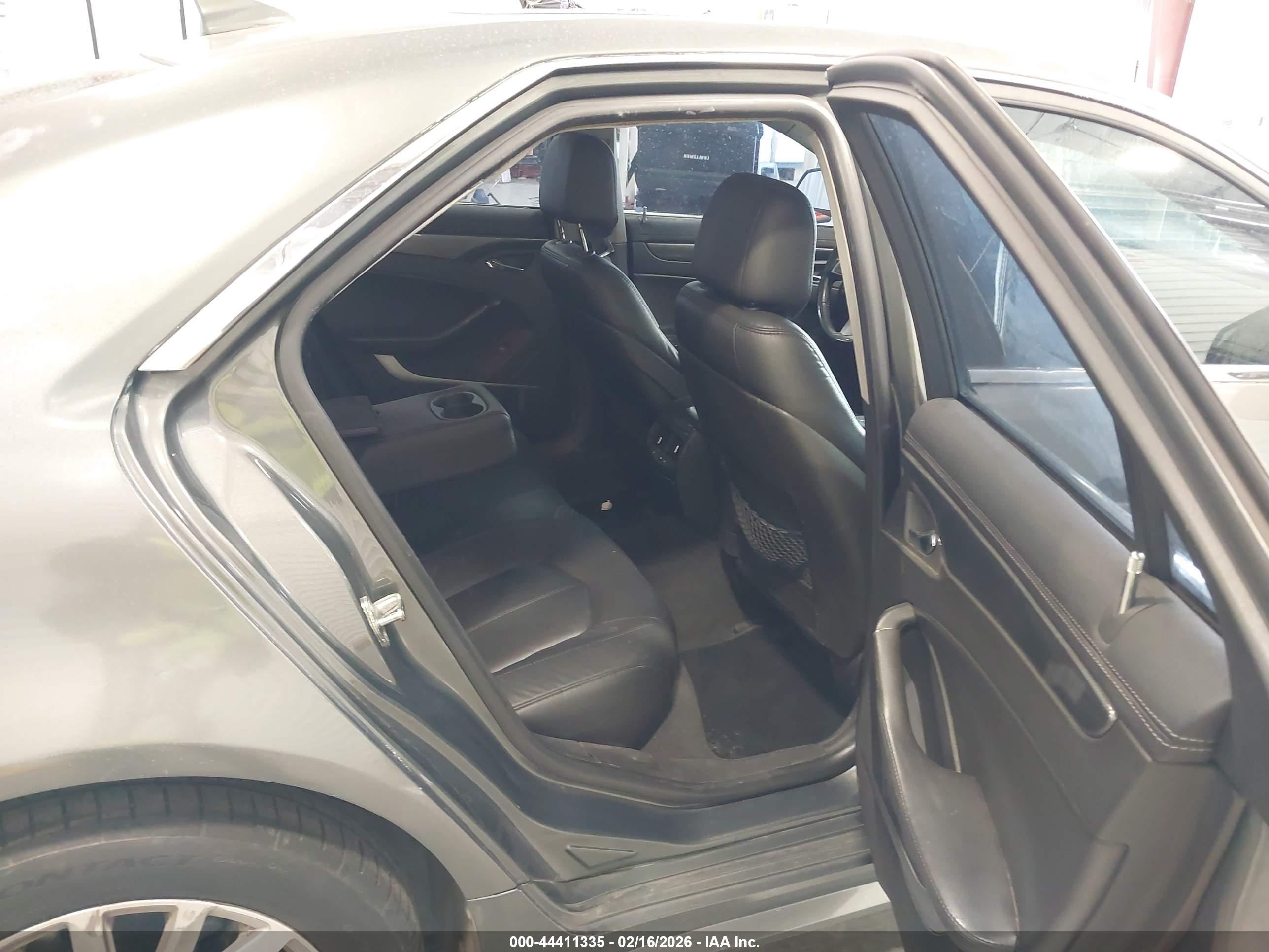 CADILLAC CTS image 8