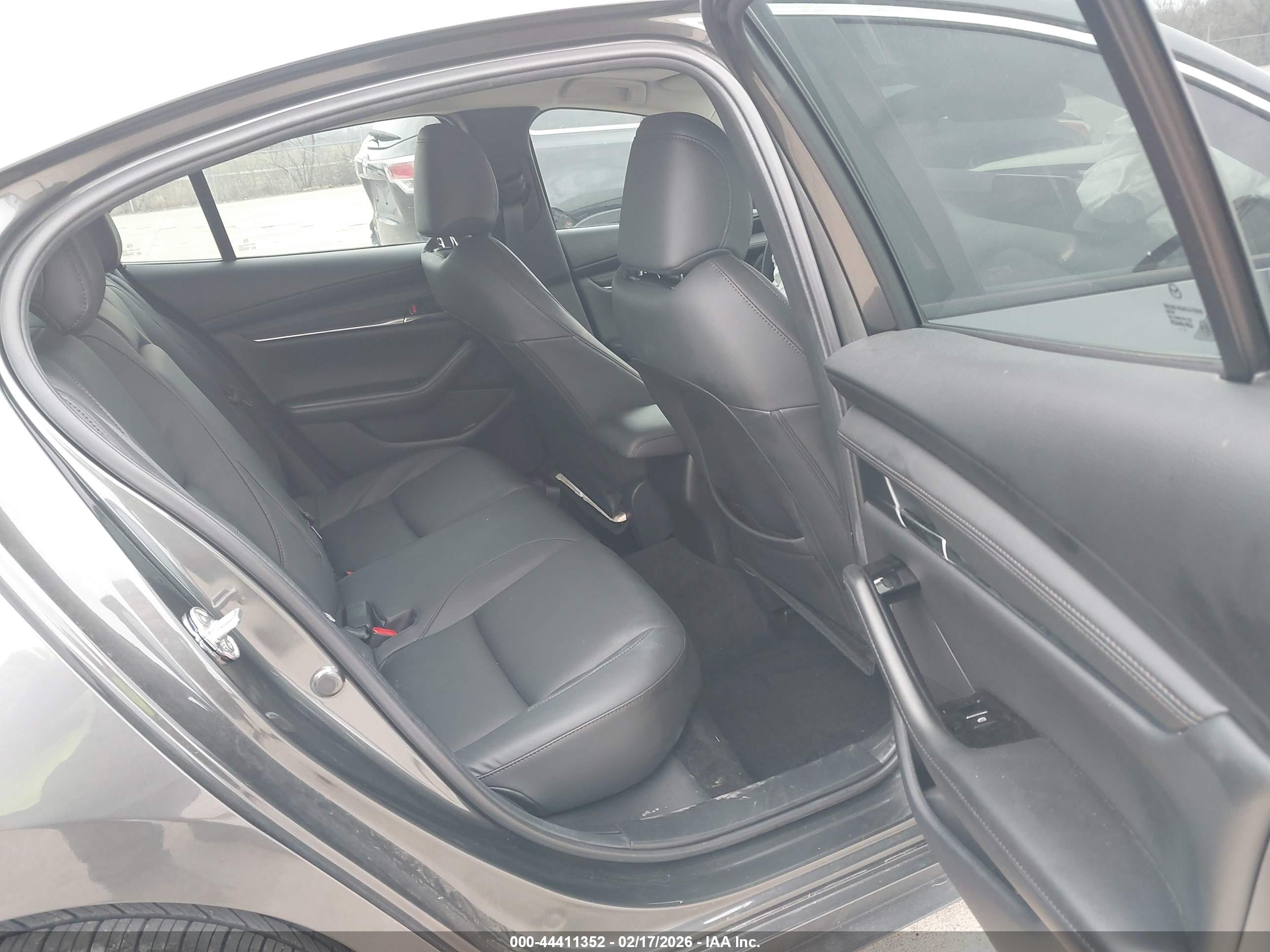 MAZDA MAZDA3 image 8