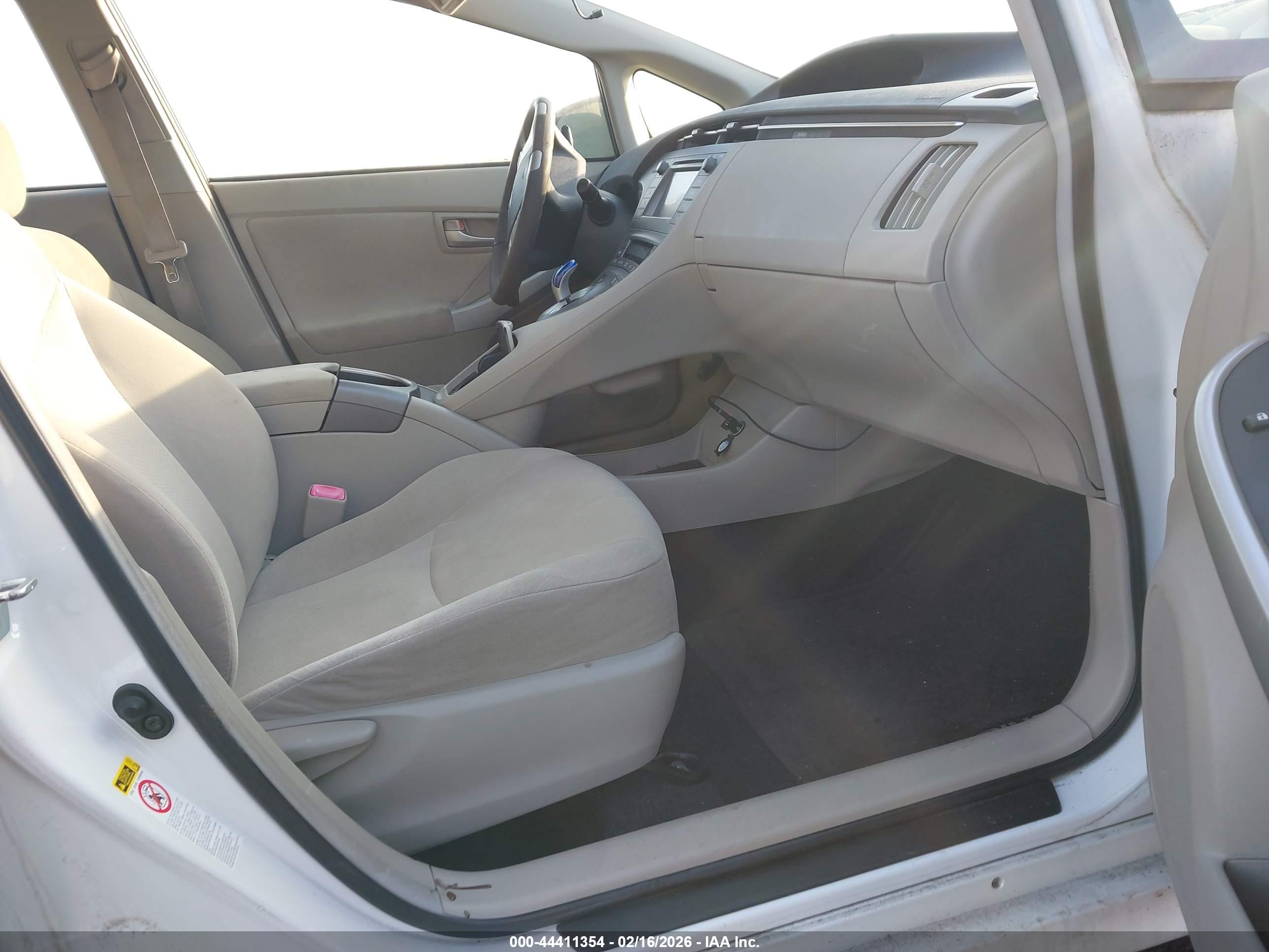 TOYOTA PRIUS image 5