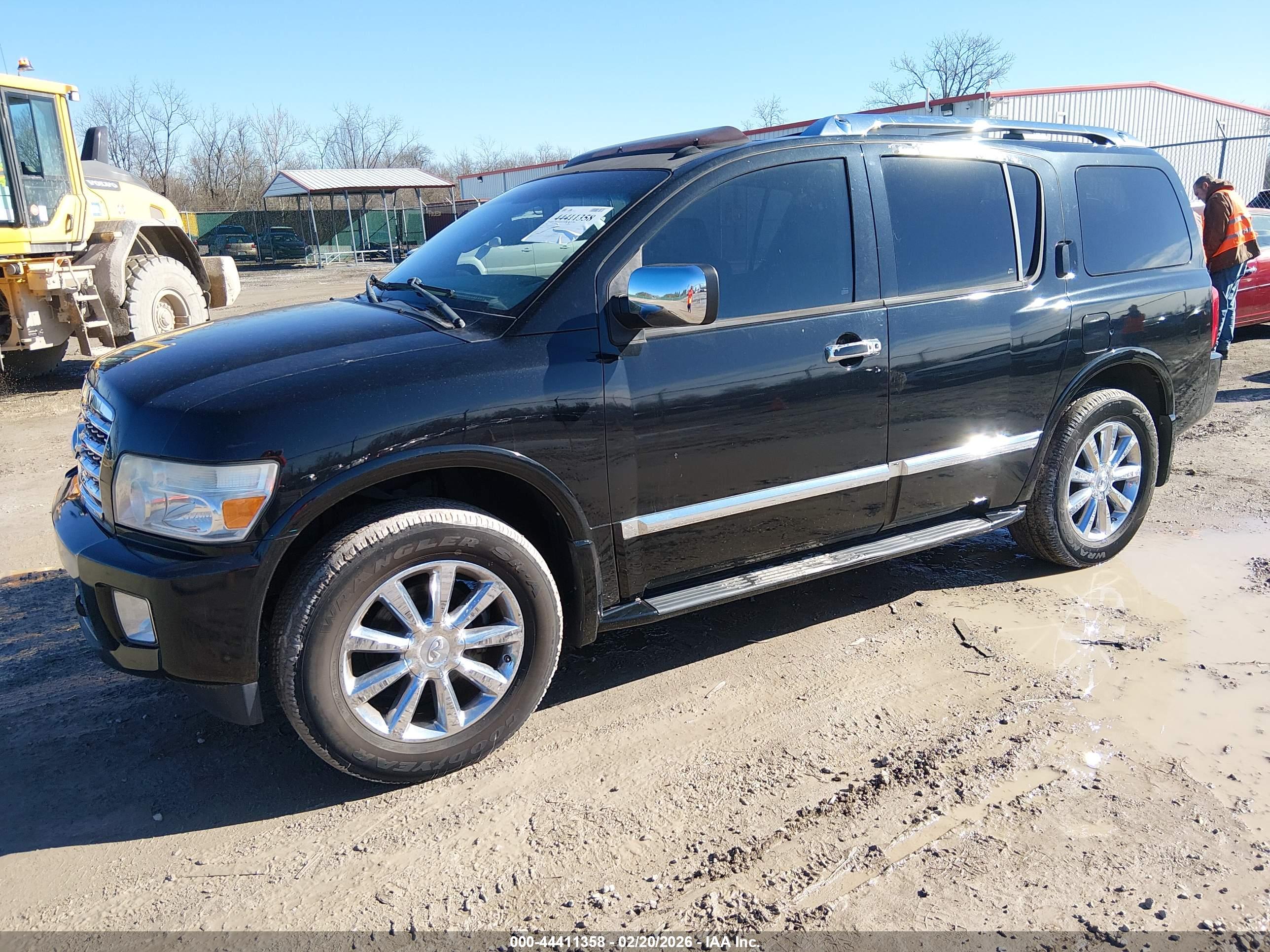 INFINITI QX56 image 2