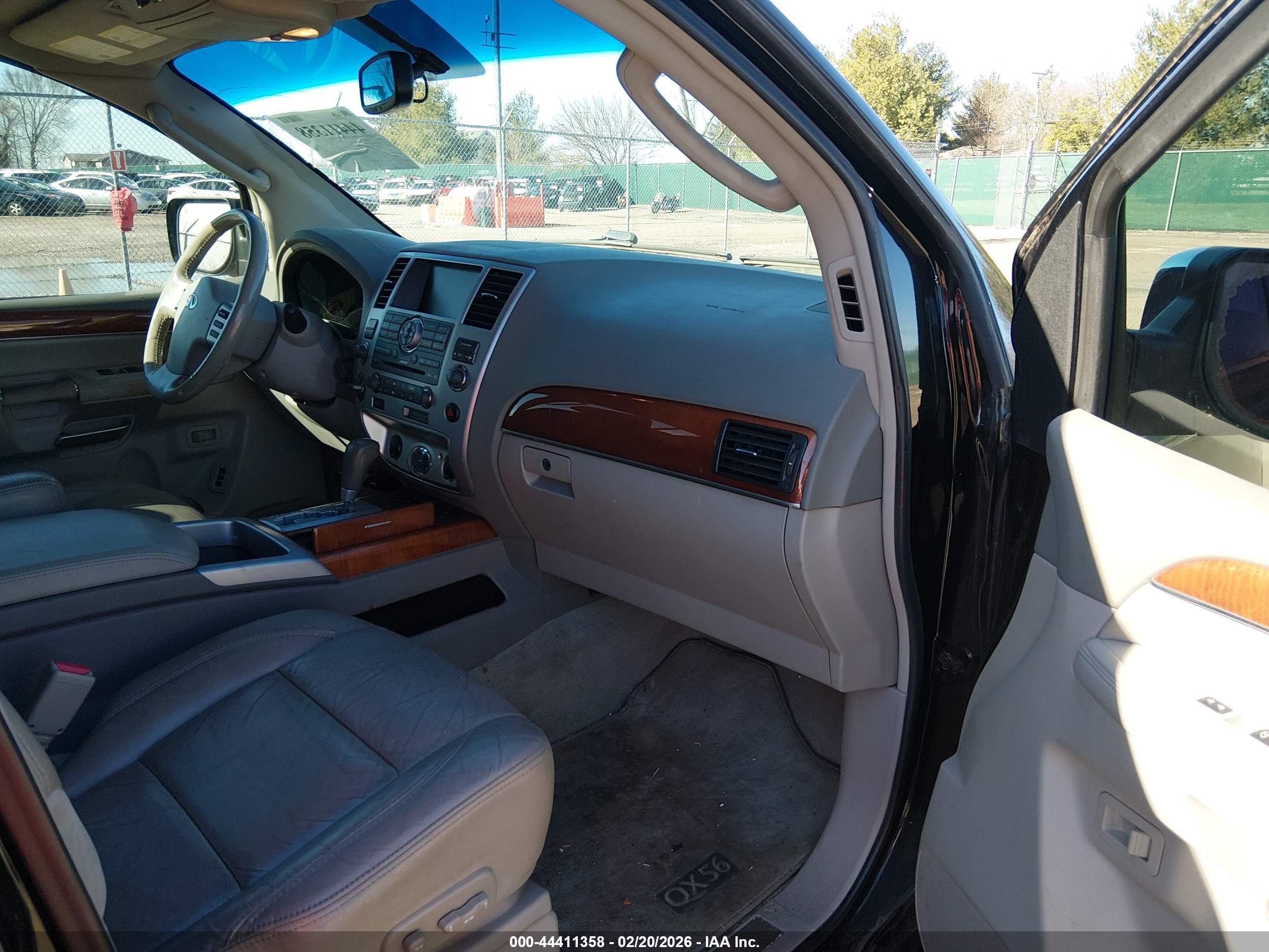 INFINITI QX56 image 5