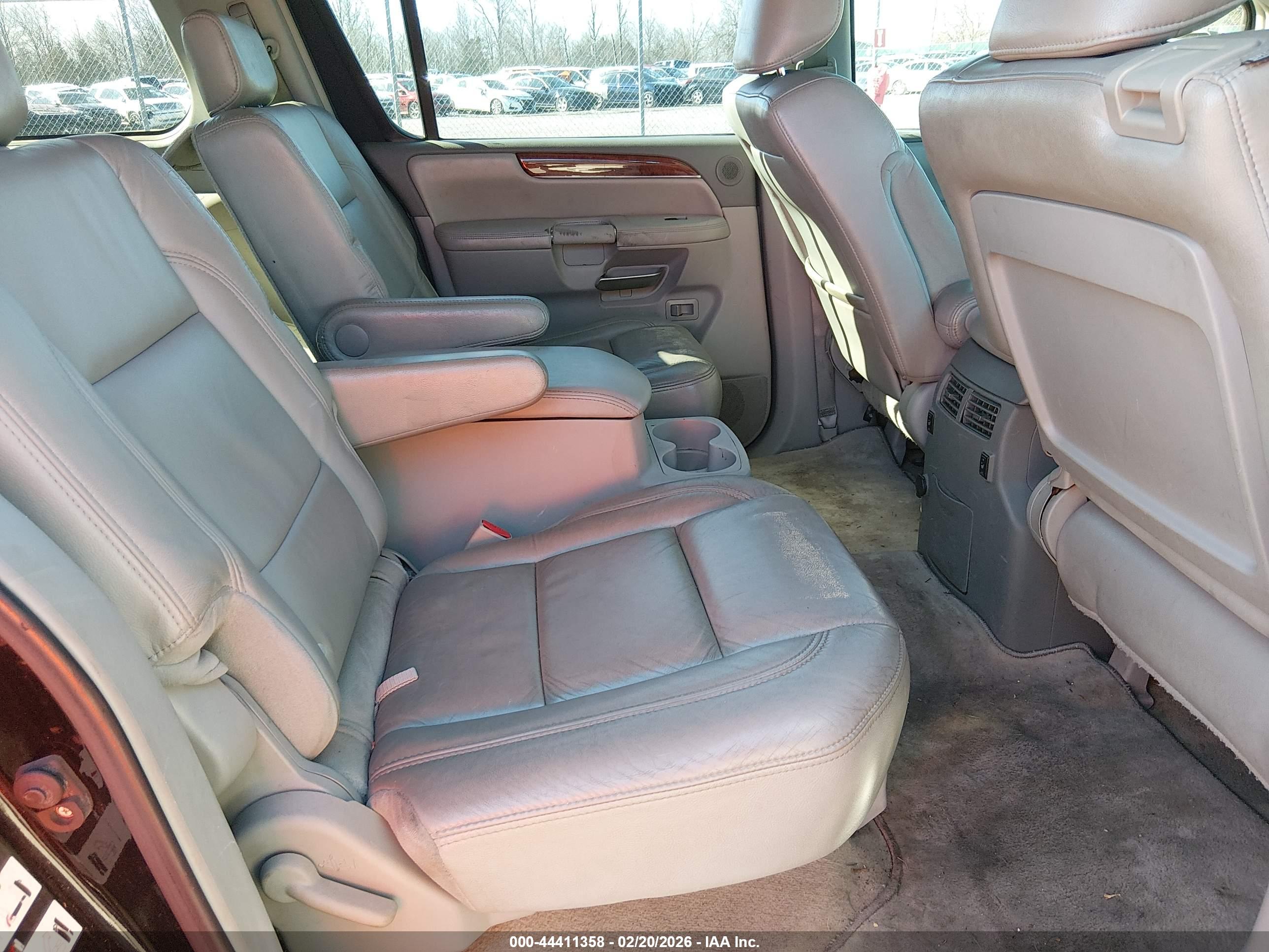 INFINITI QX56 image 8