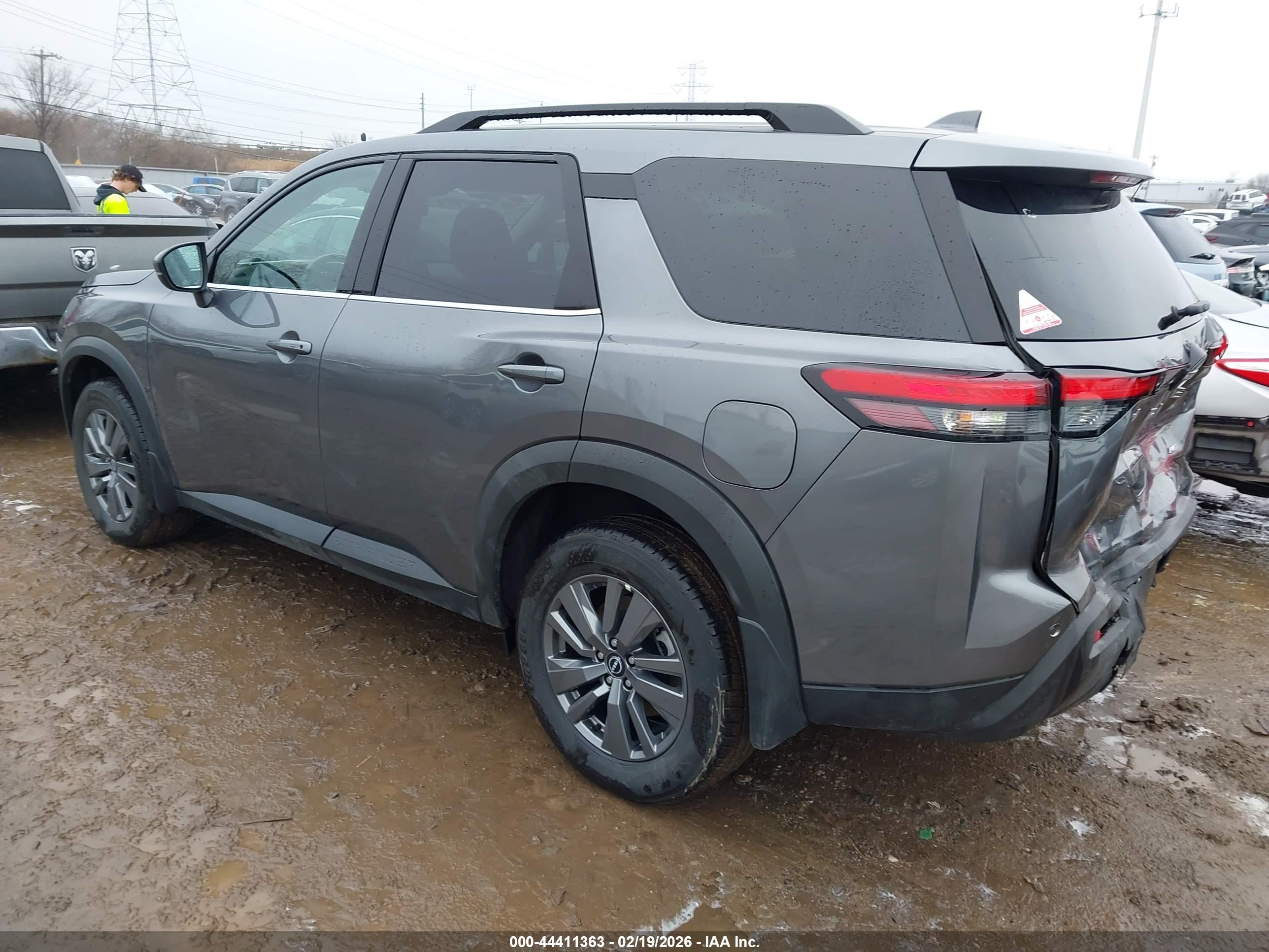 NISSAN PATHFINDER image 3