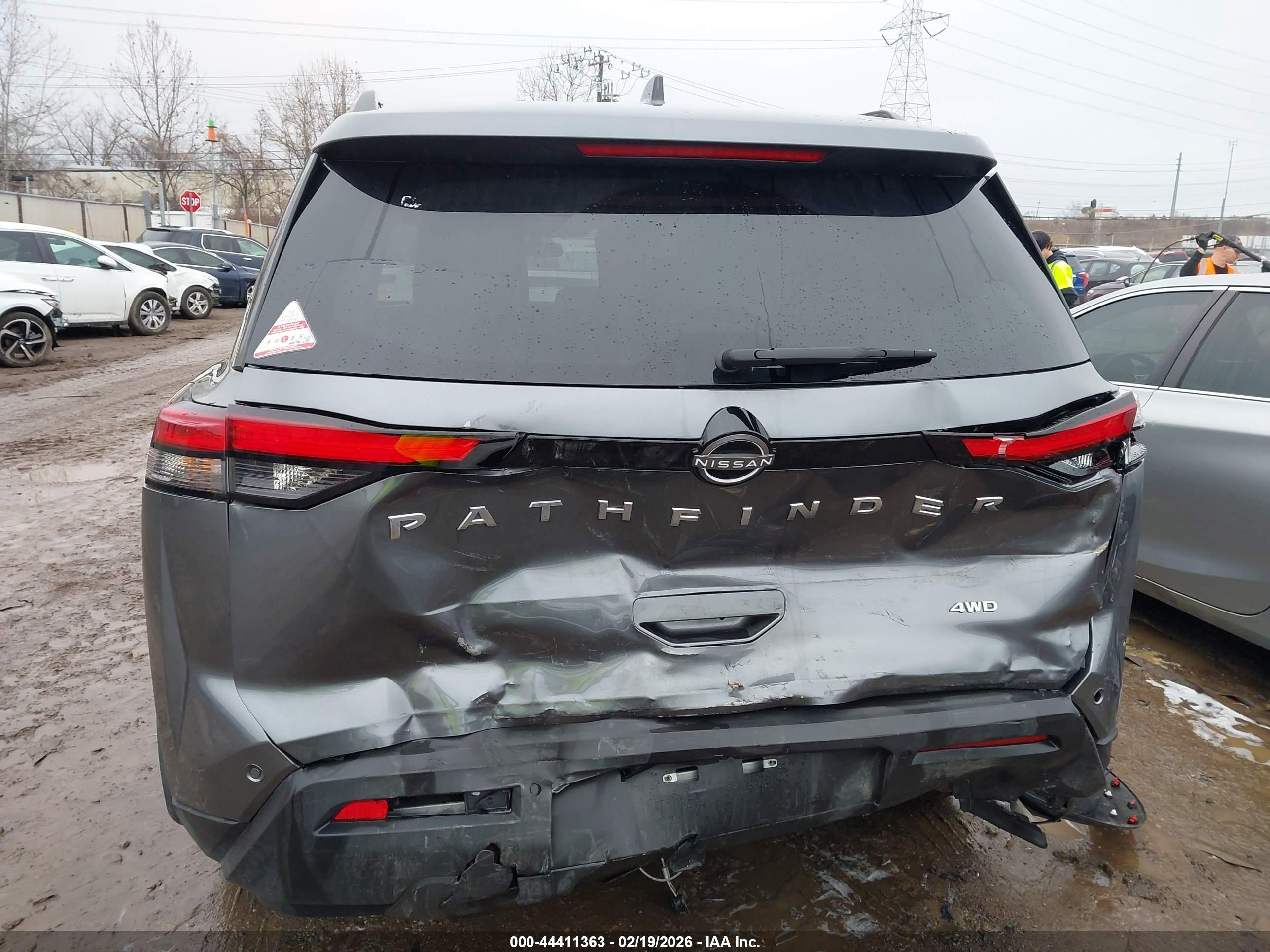 NISSAN PATHFINDER image 6