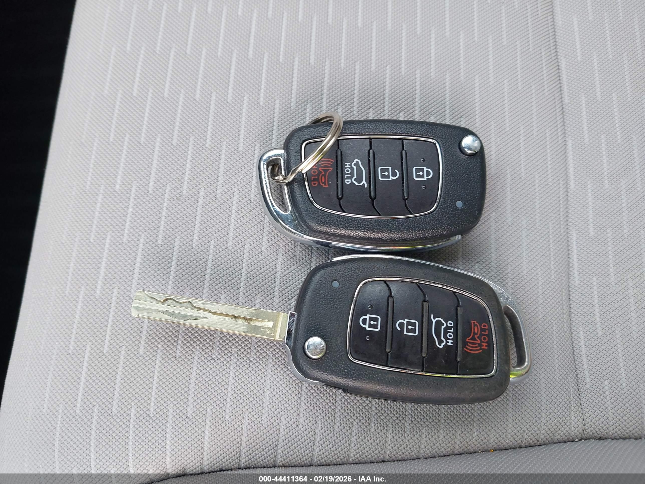 HYUNDAI TUCSON image 11