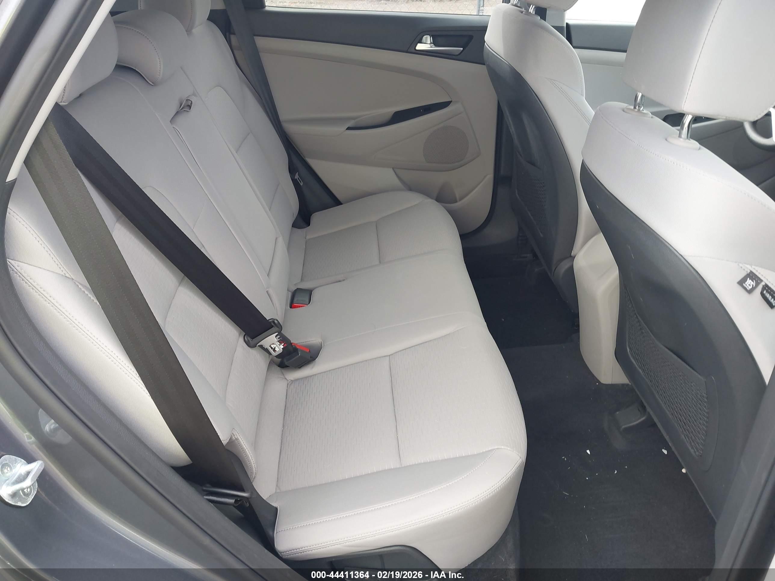 HYUNDAI TUCSON image 8