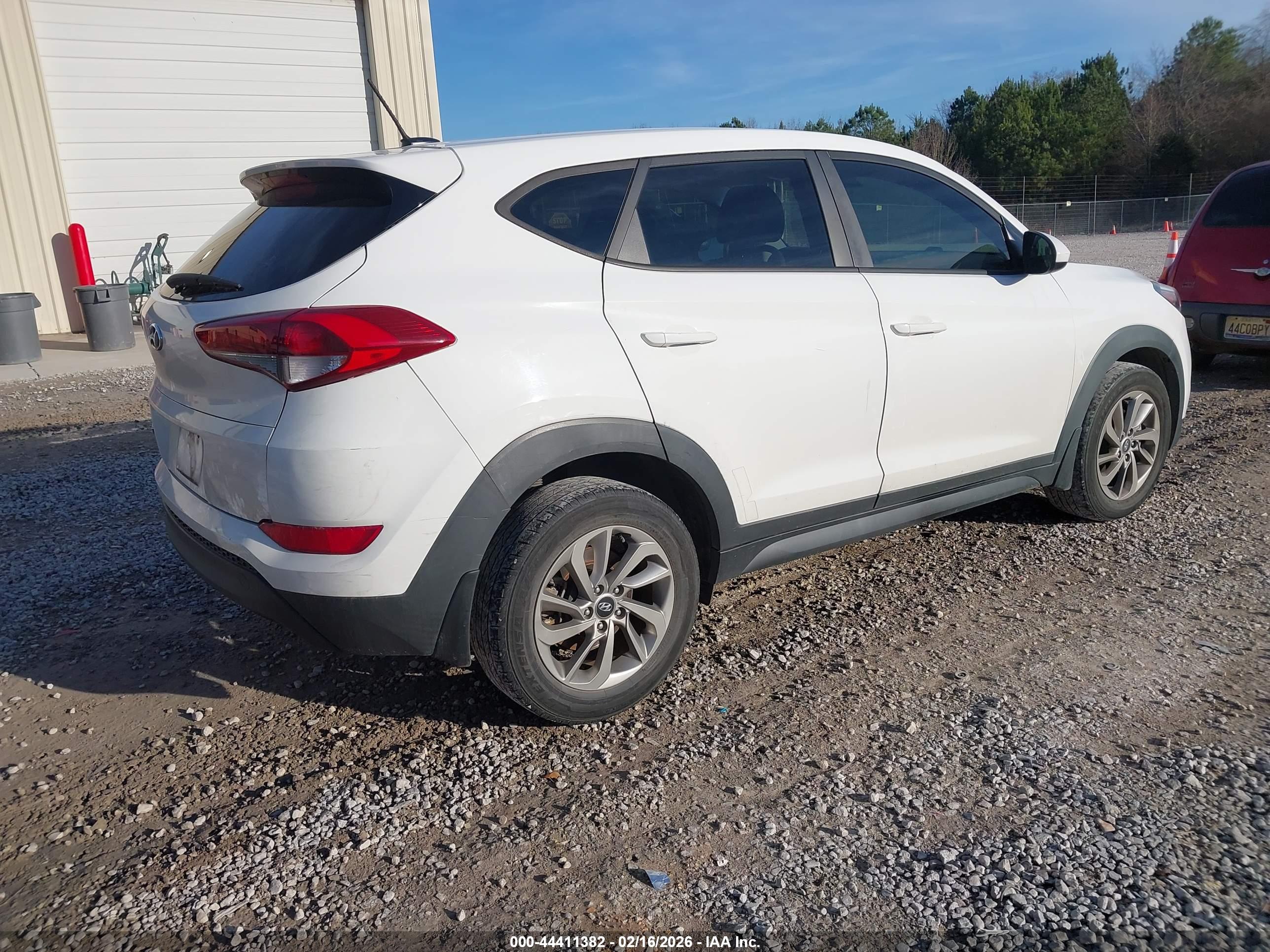 HYUNDAI TUCSON image 4