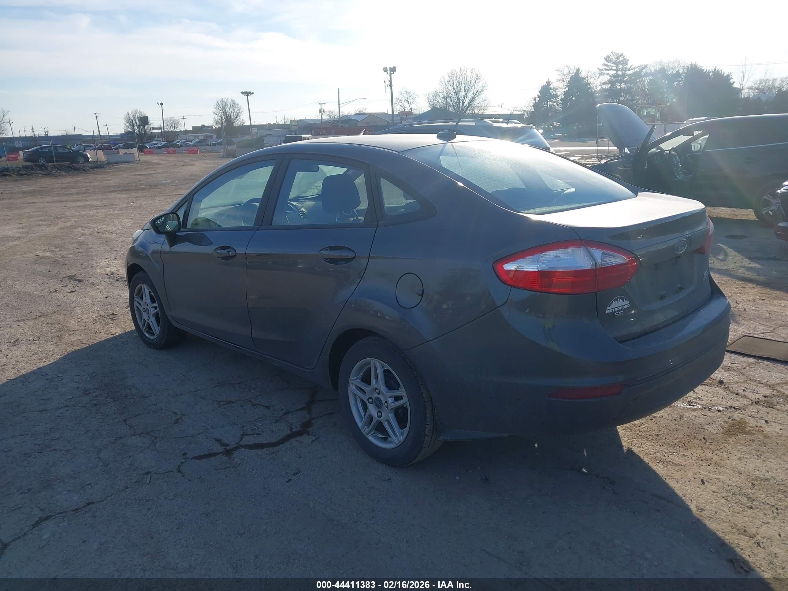 FORD FIESTA image 3