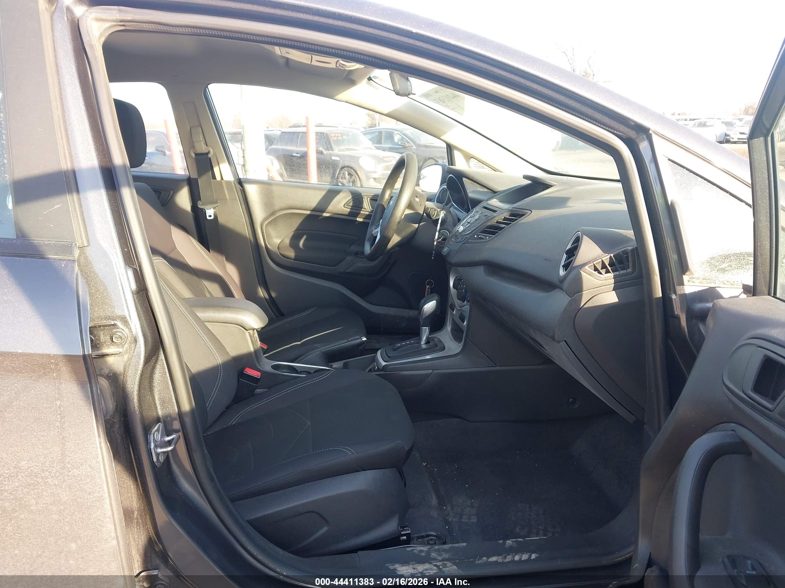 FORD FIESTA image 5