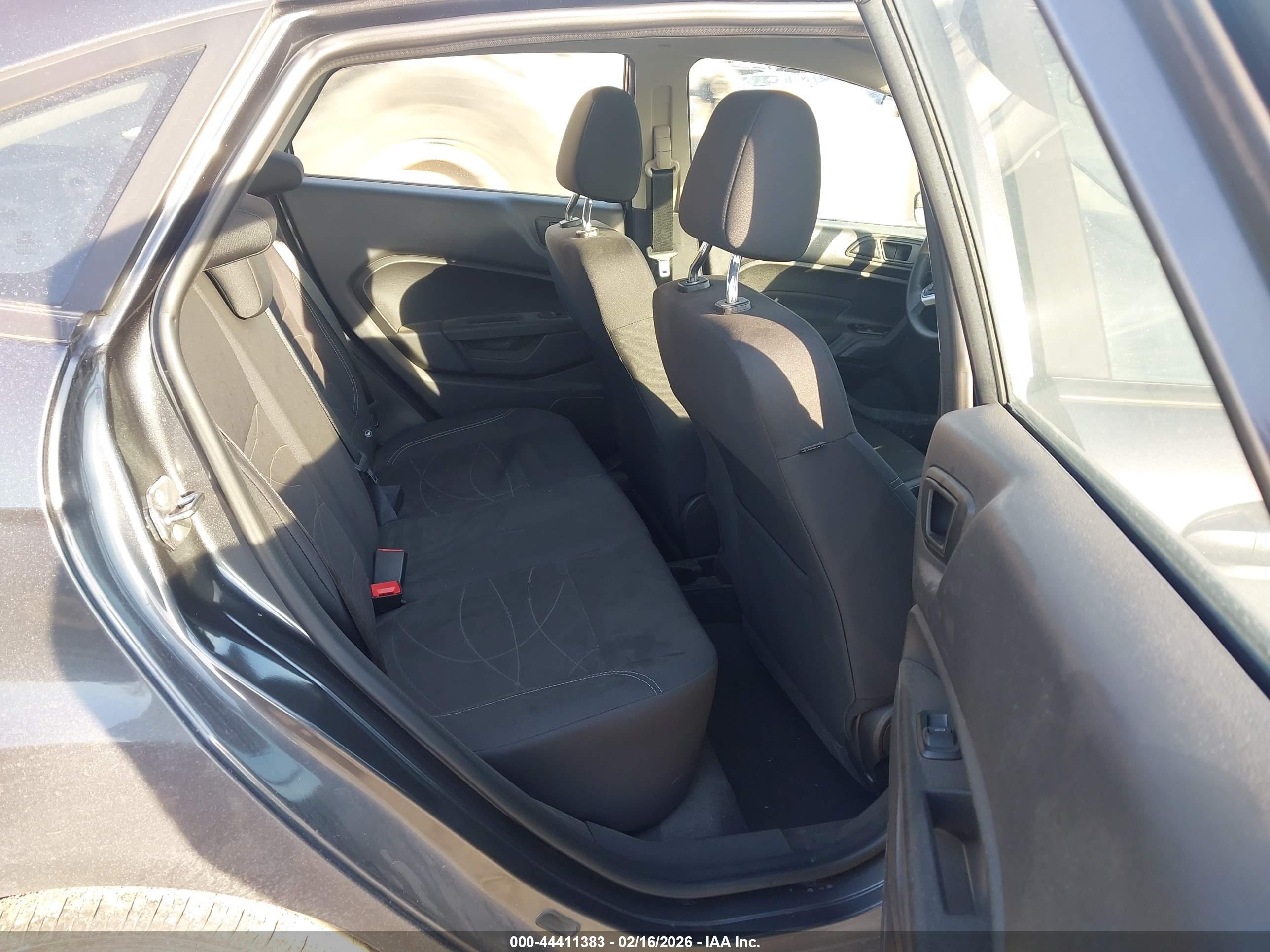 FORD FIESTA image 8