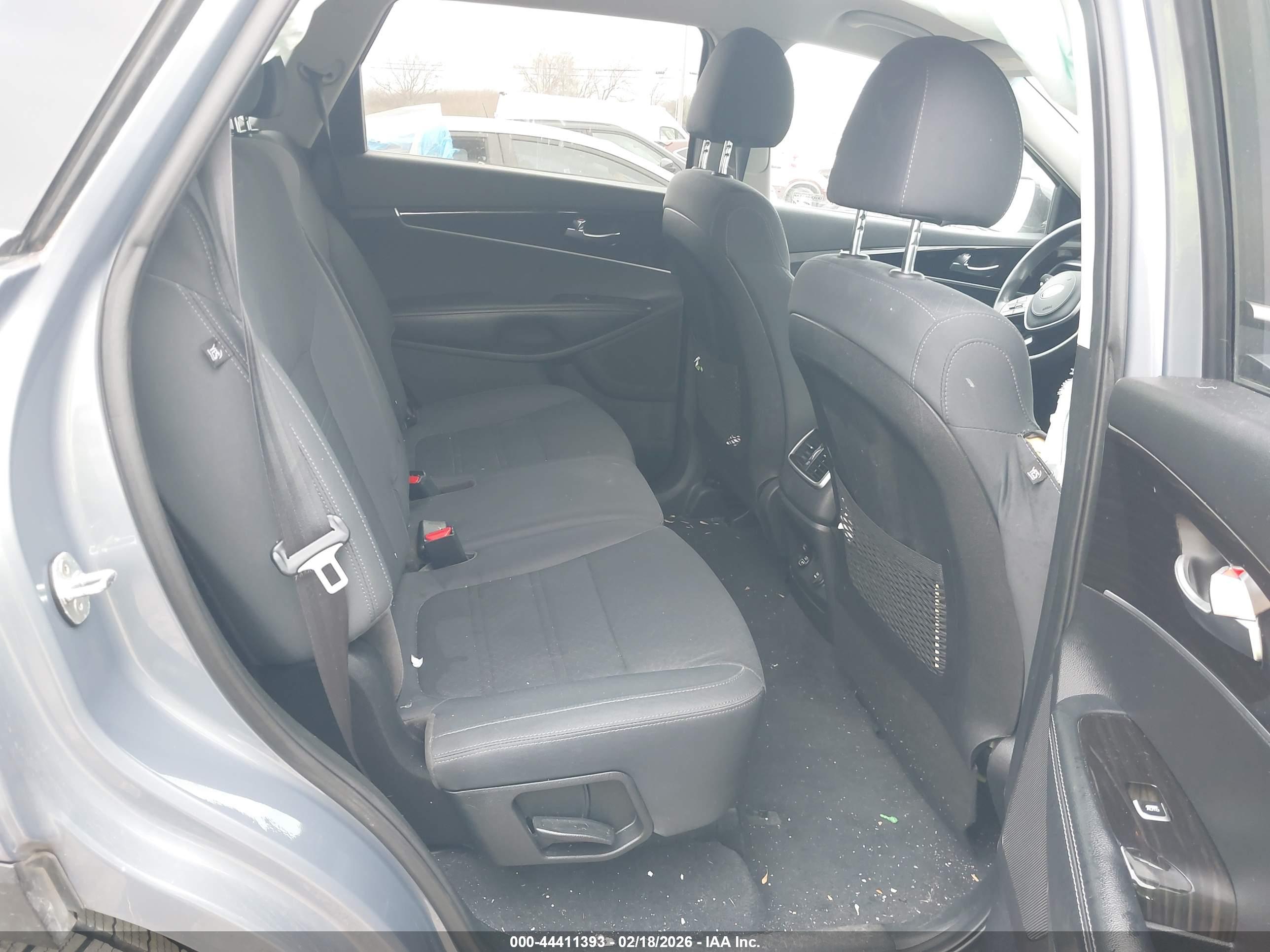 KIA SORENTO image 8