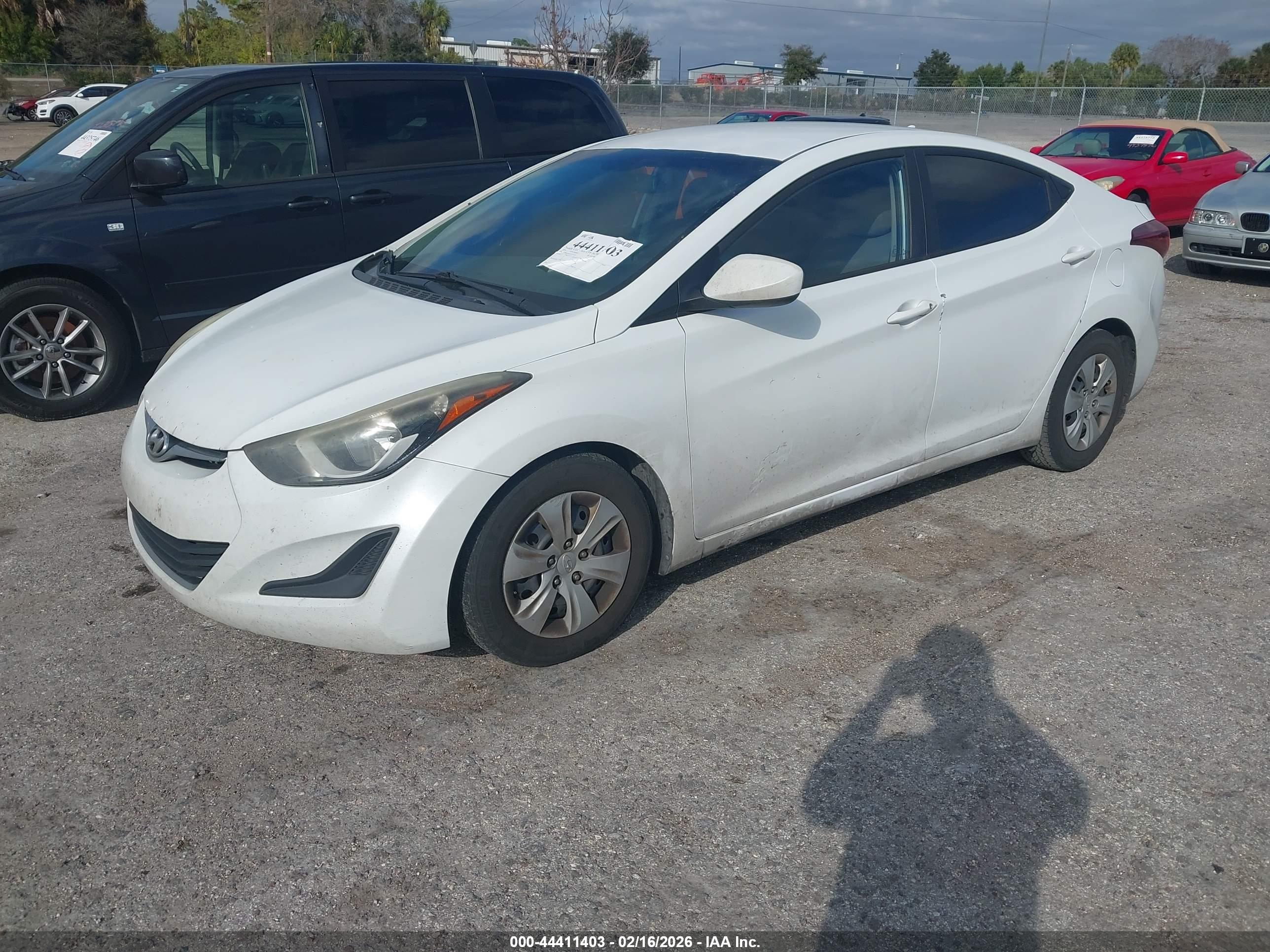 HYUNDAI ELANTRA image 2