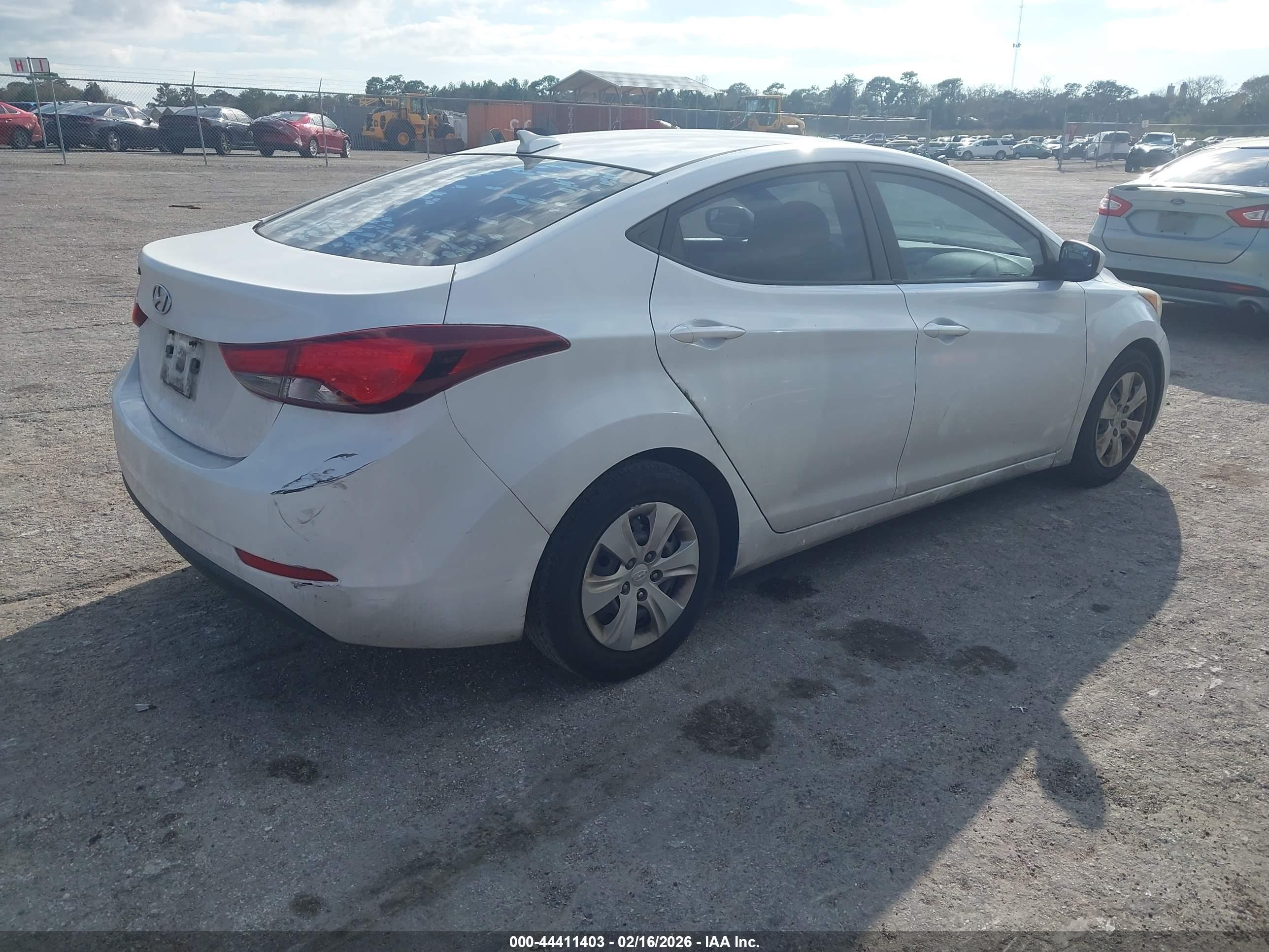 HYUNDAI ELANTRA image 4