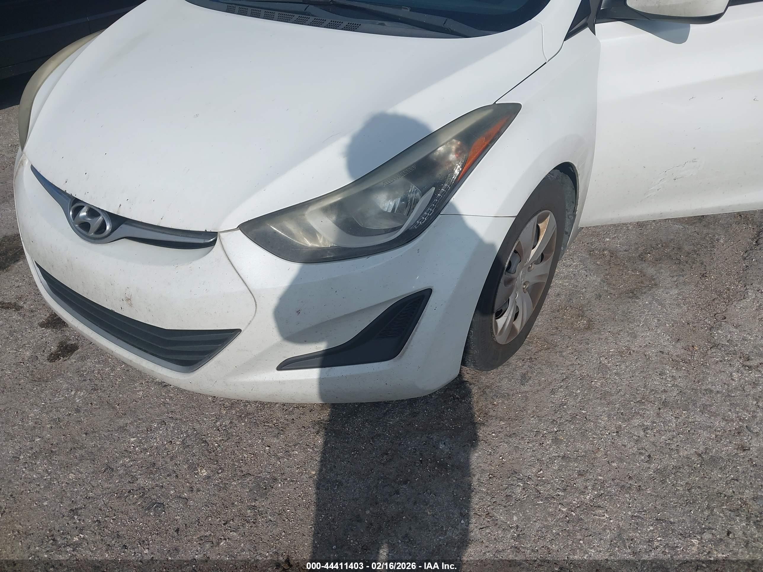 HYUNDAI ELANTRA image 6