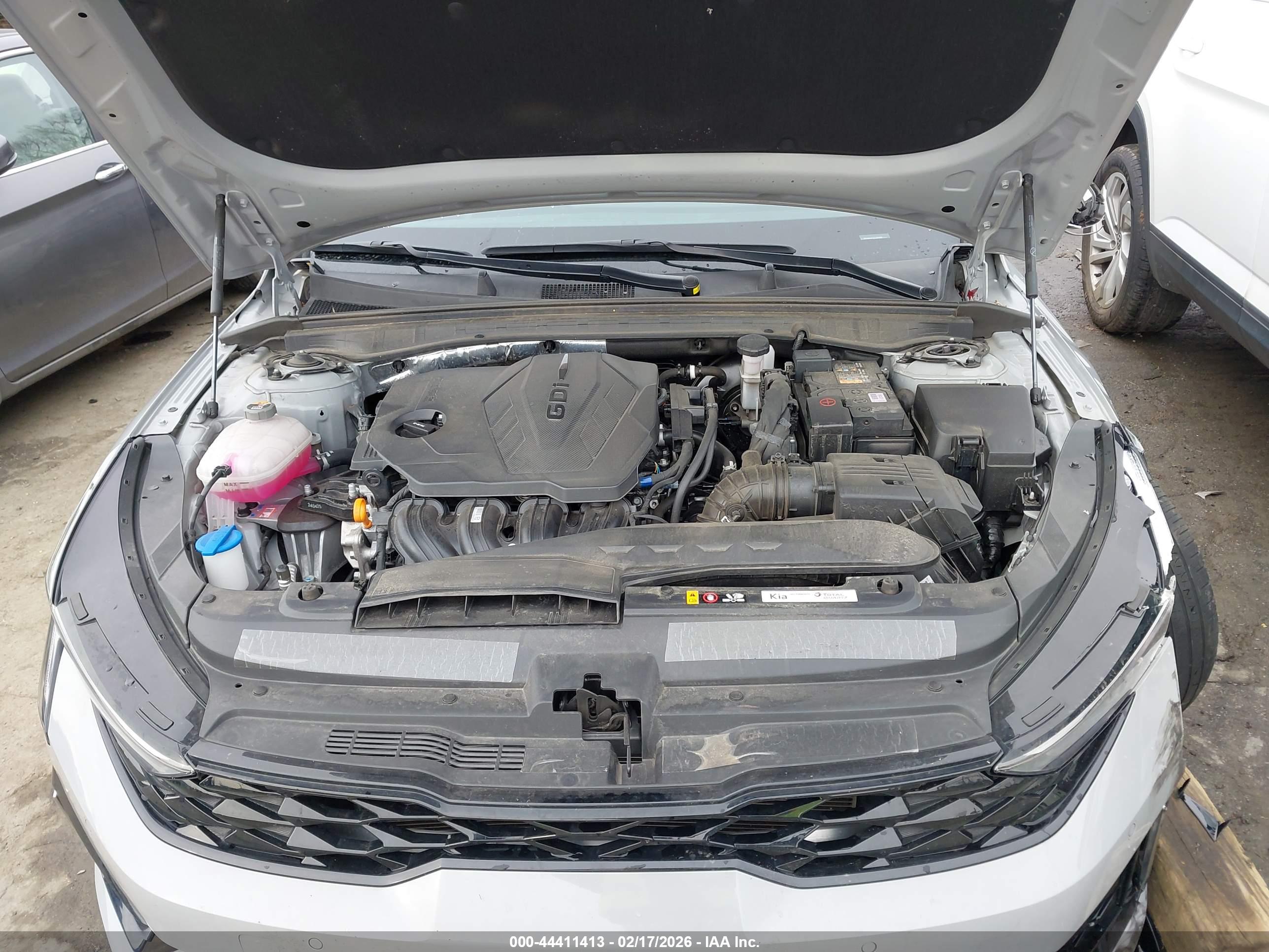 KIA K5 image 10
