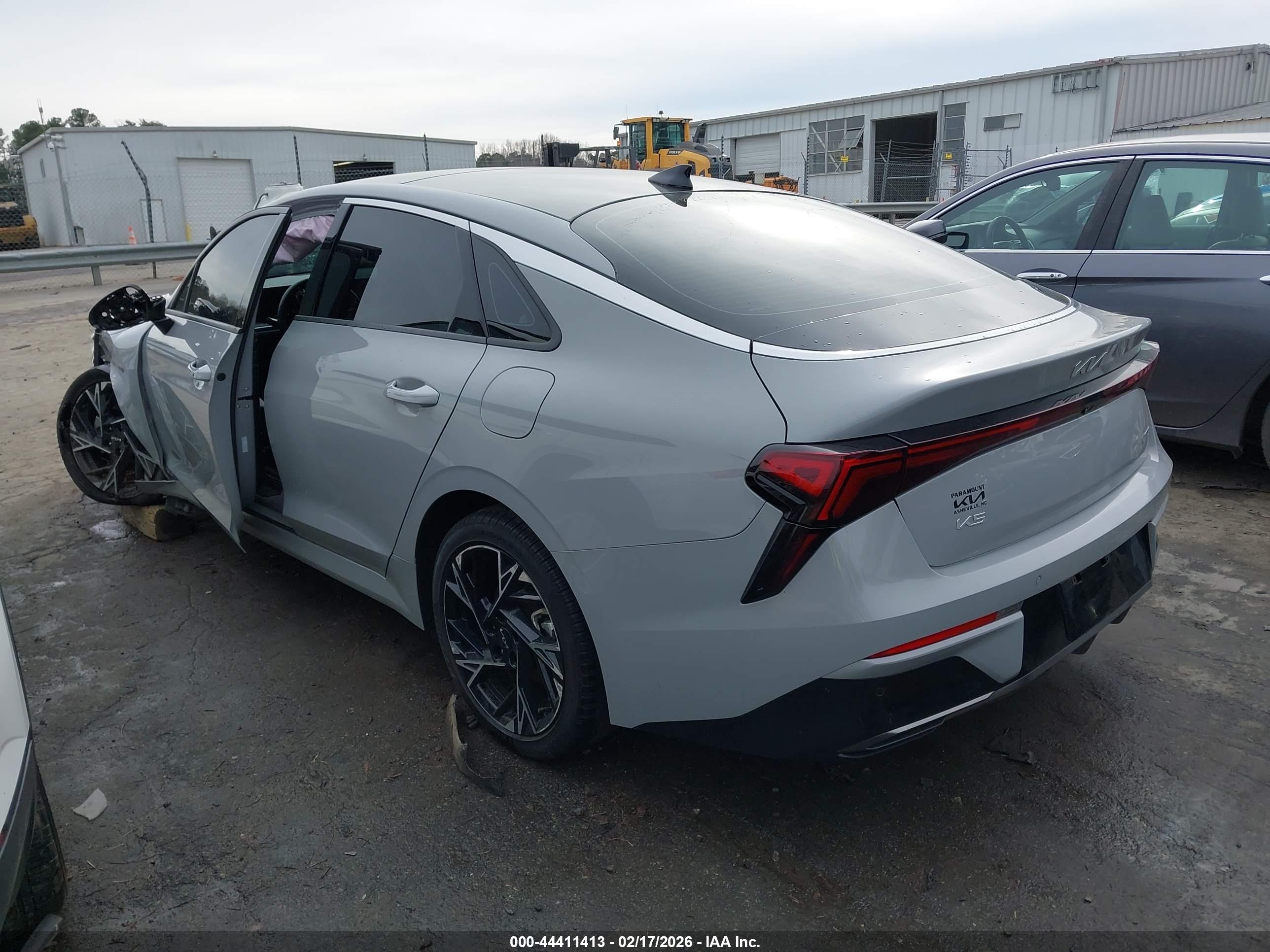 KIA K5 image 3