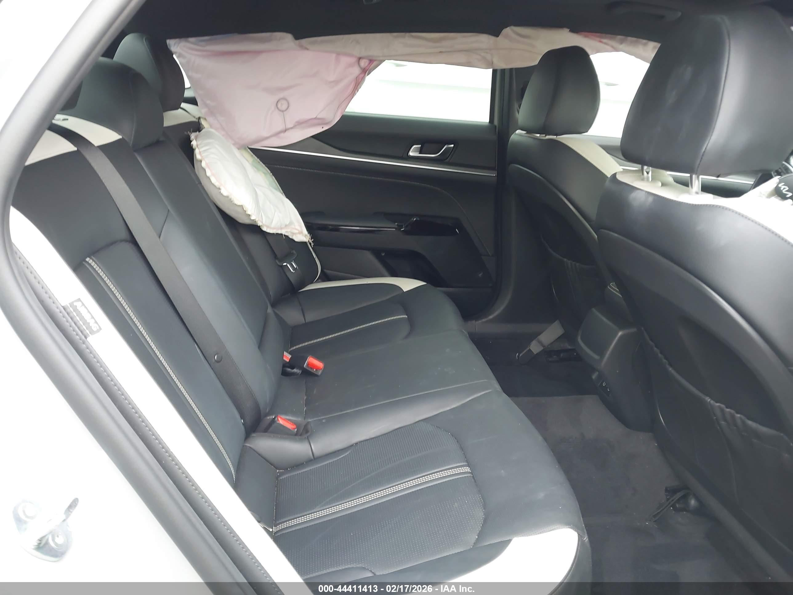 KIA K5 image 8