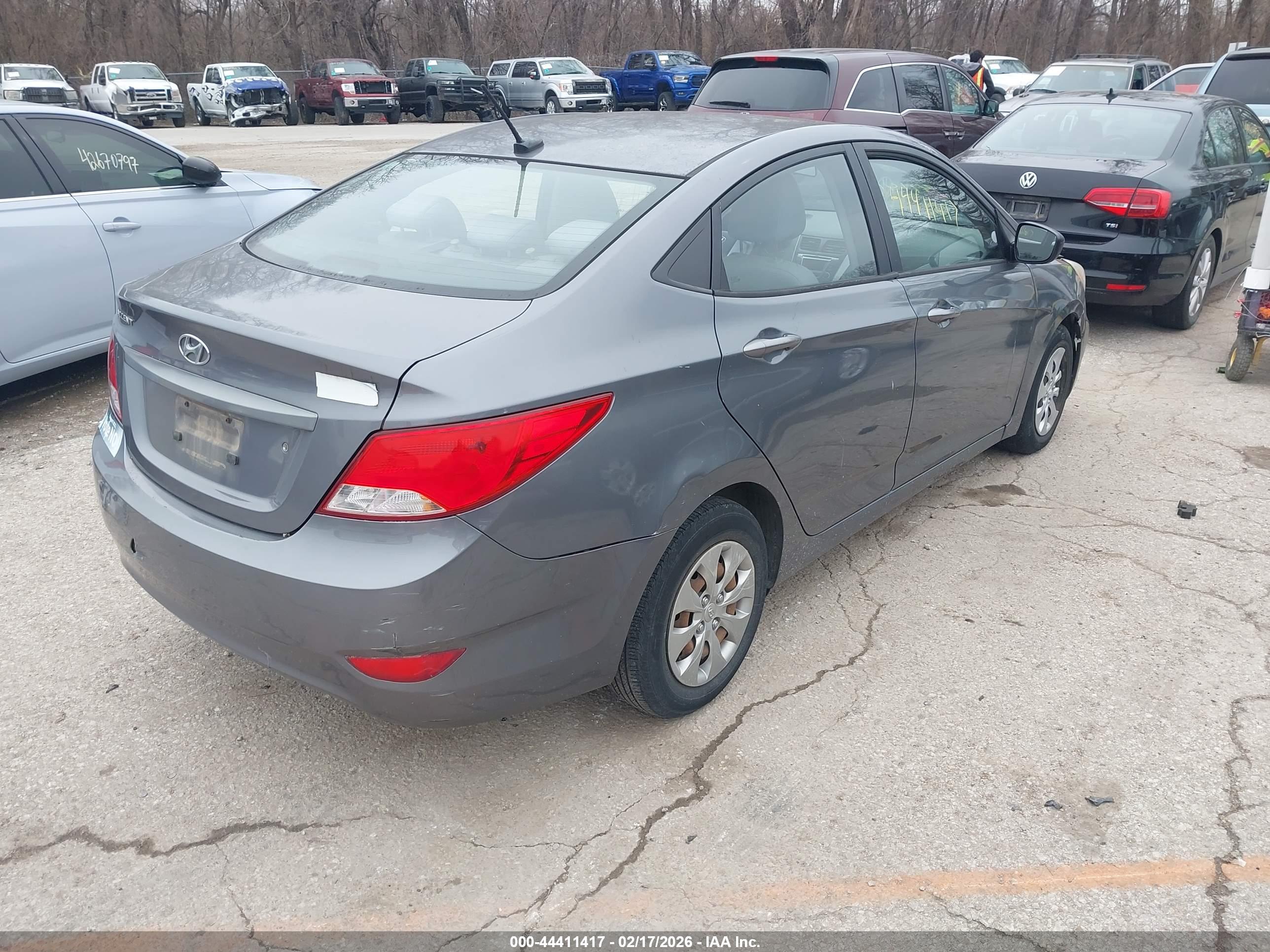 HYUNDAI ACCENT image 4