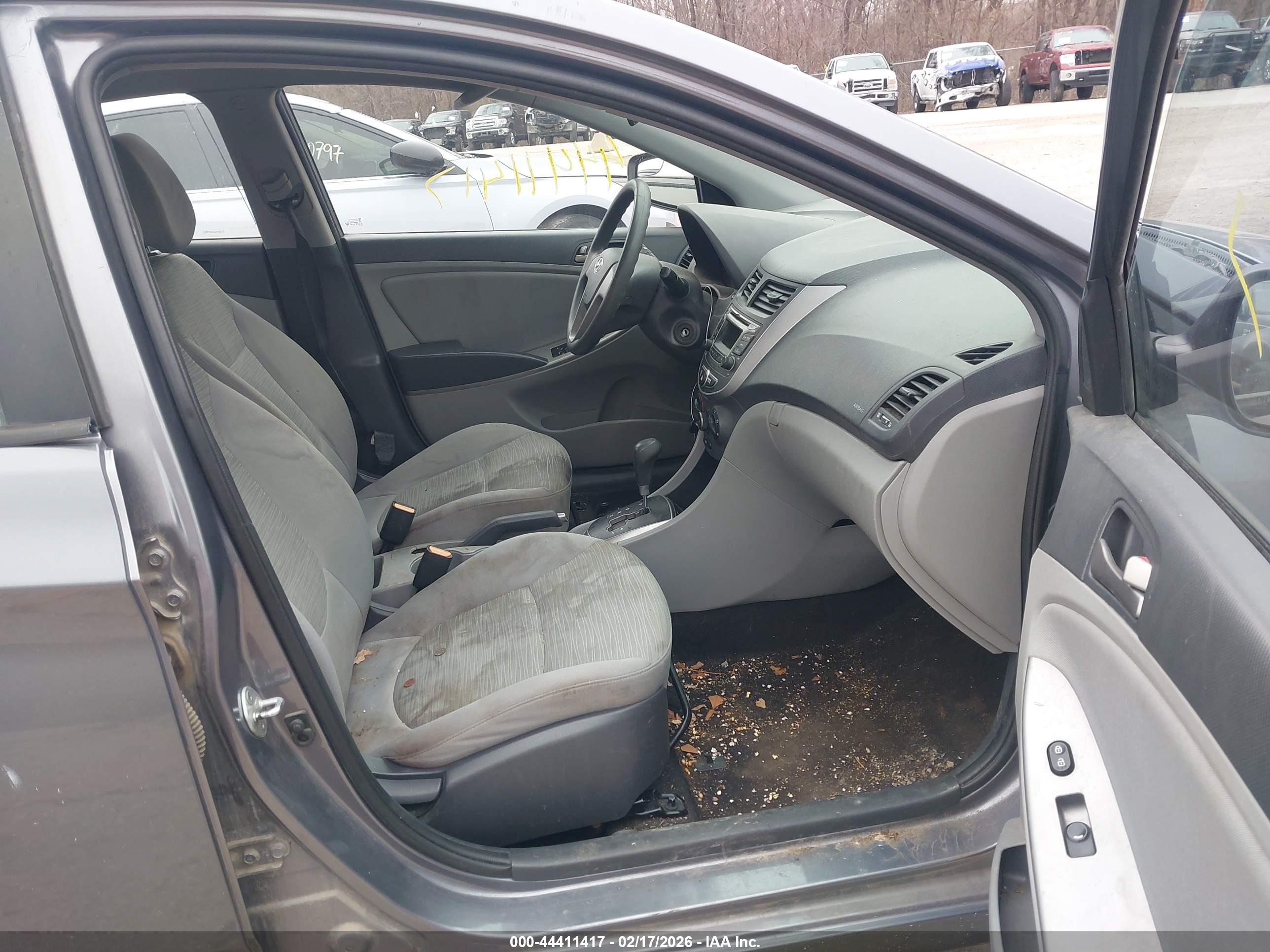 HYUNDAI ACCENT image 5