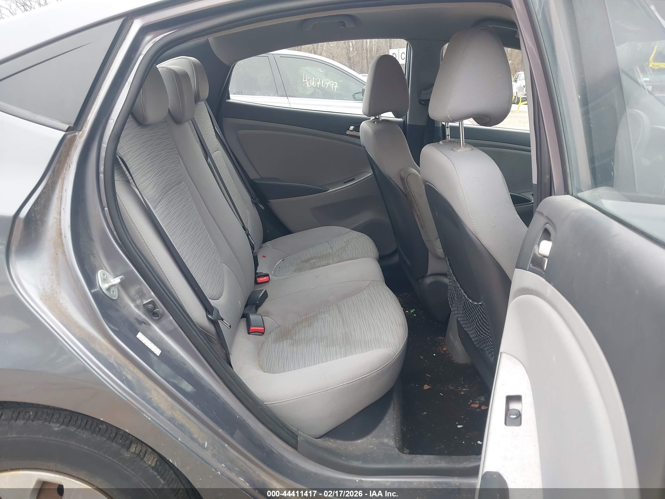 HYUNDAI ACCENT image 8