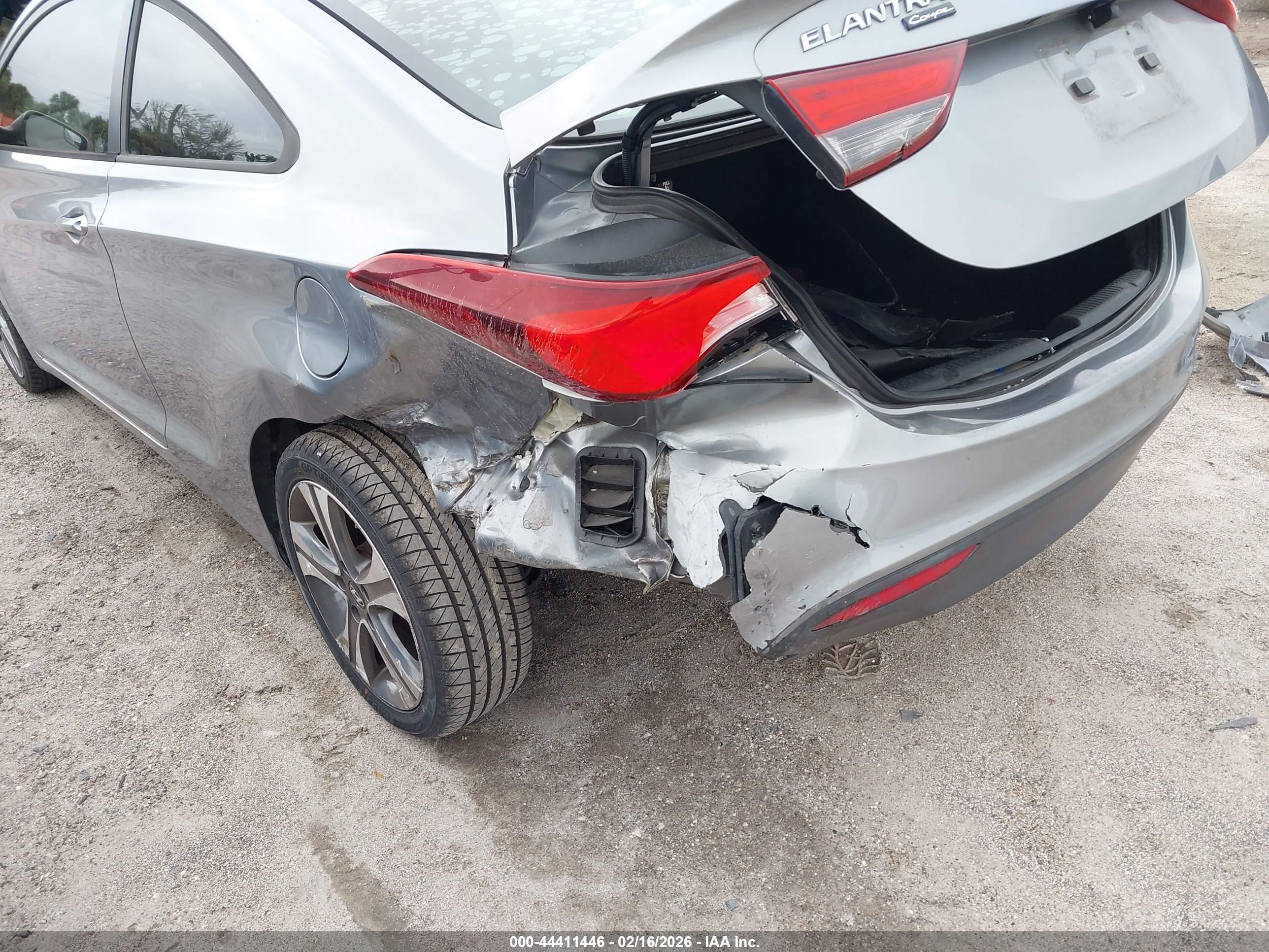 HYUNDAI ELANTRA image 6