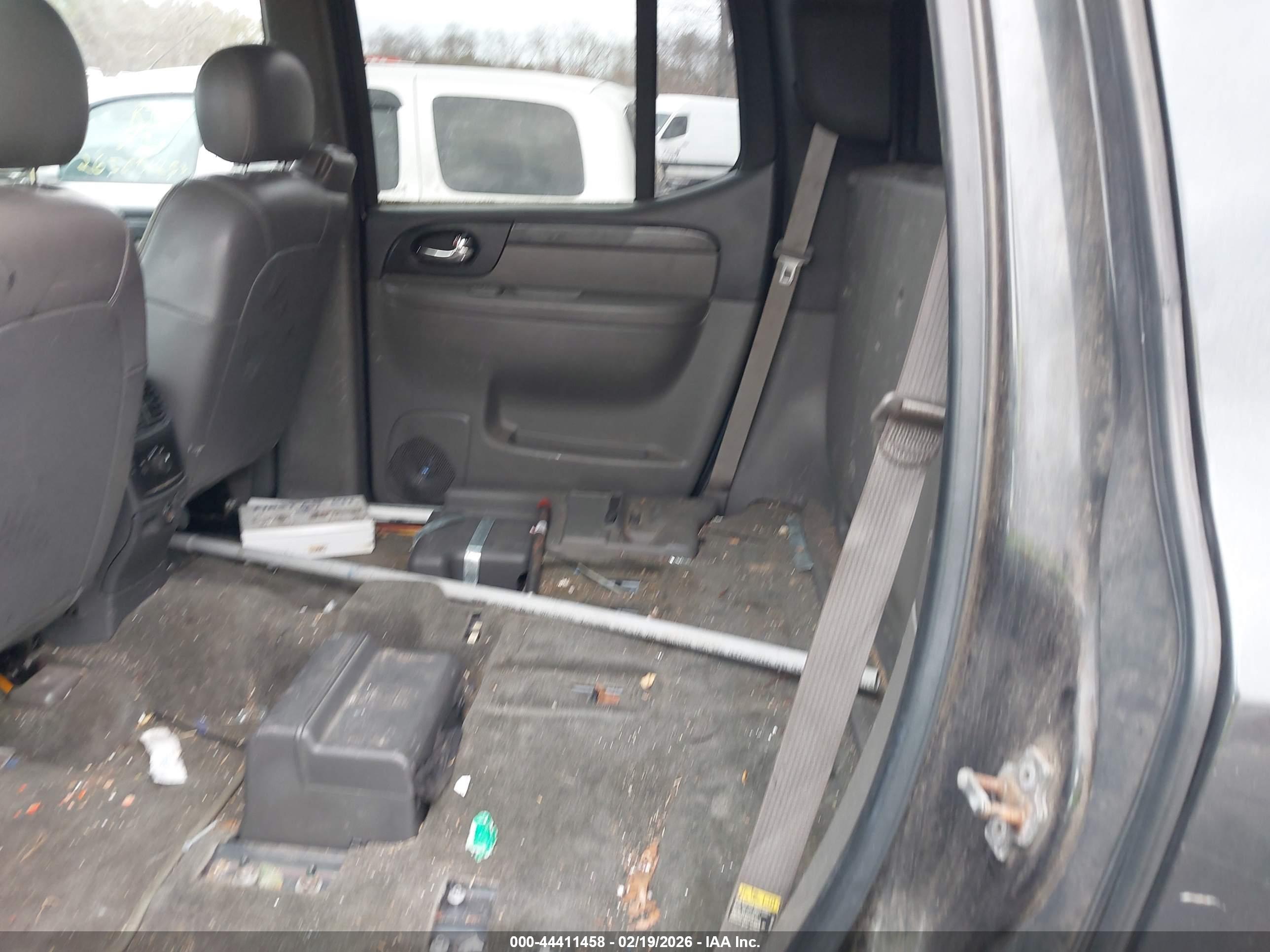 GMC ENVOY image 8