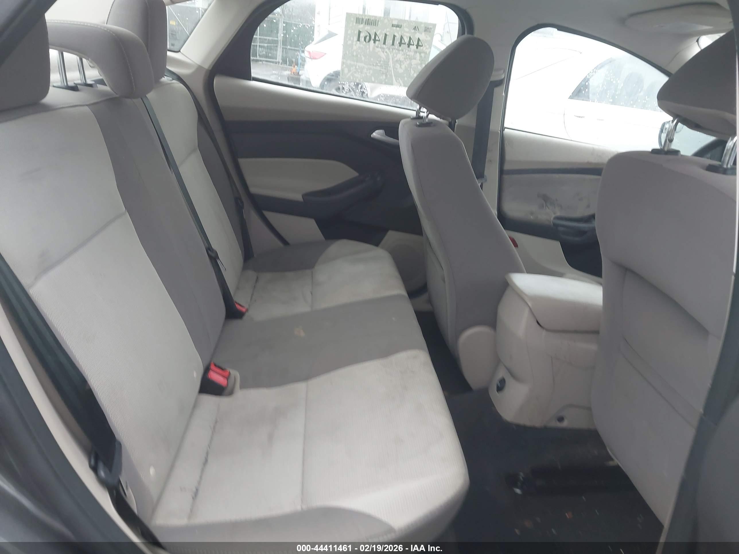 FORD FOCUS image 8