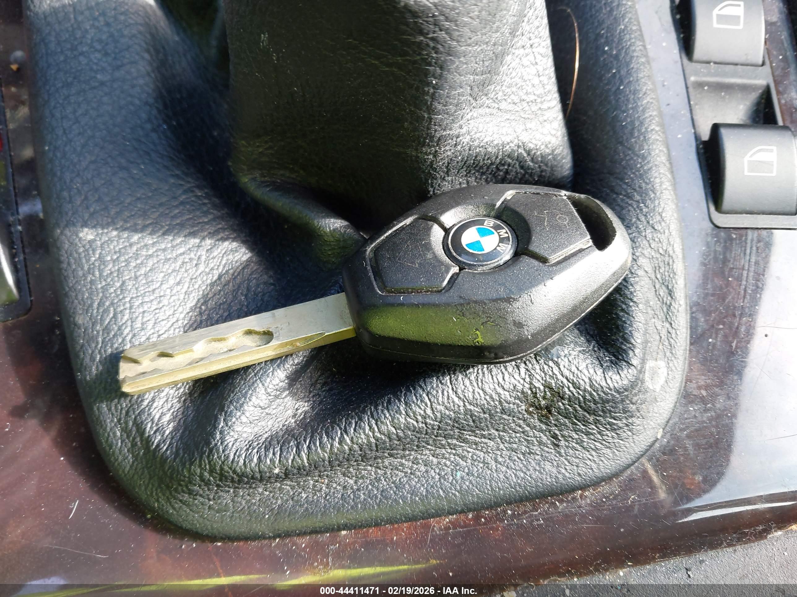 BMW 330XI image 11