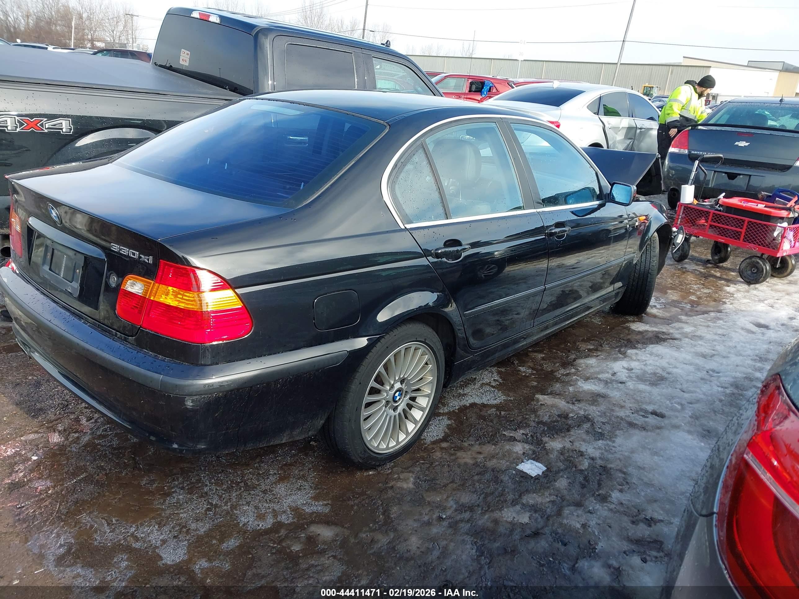 BMW 330XI image 4