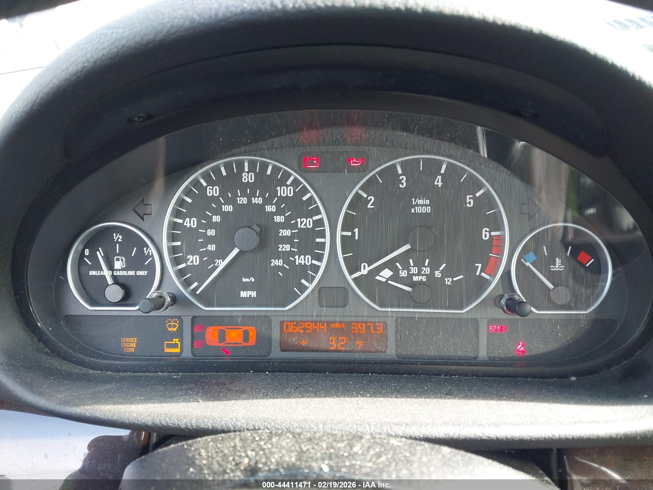 BMW 330XI image 7