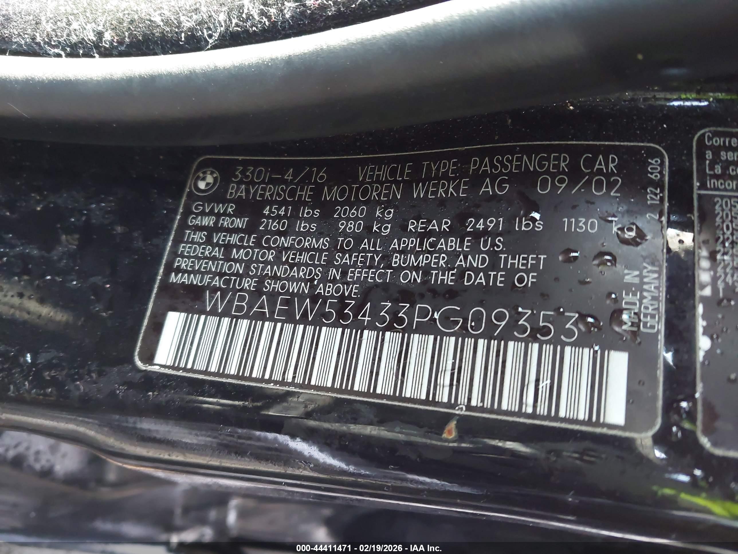 BMW 330XI image 9