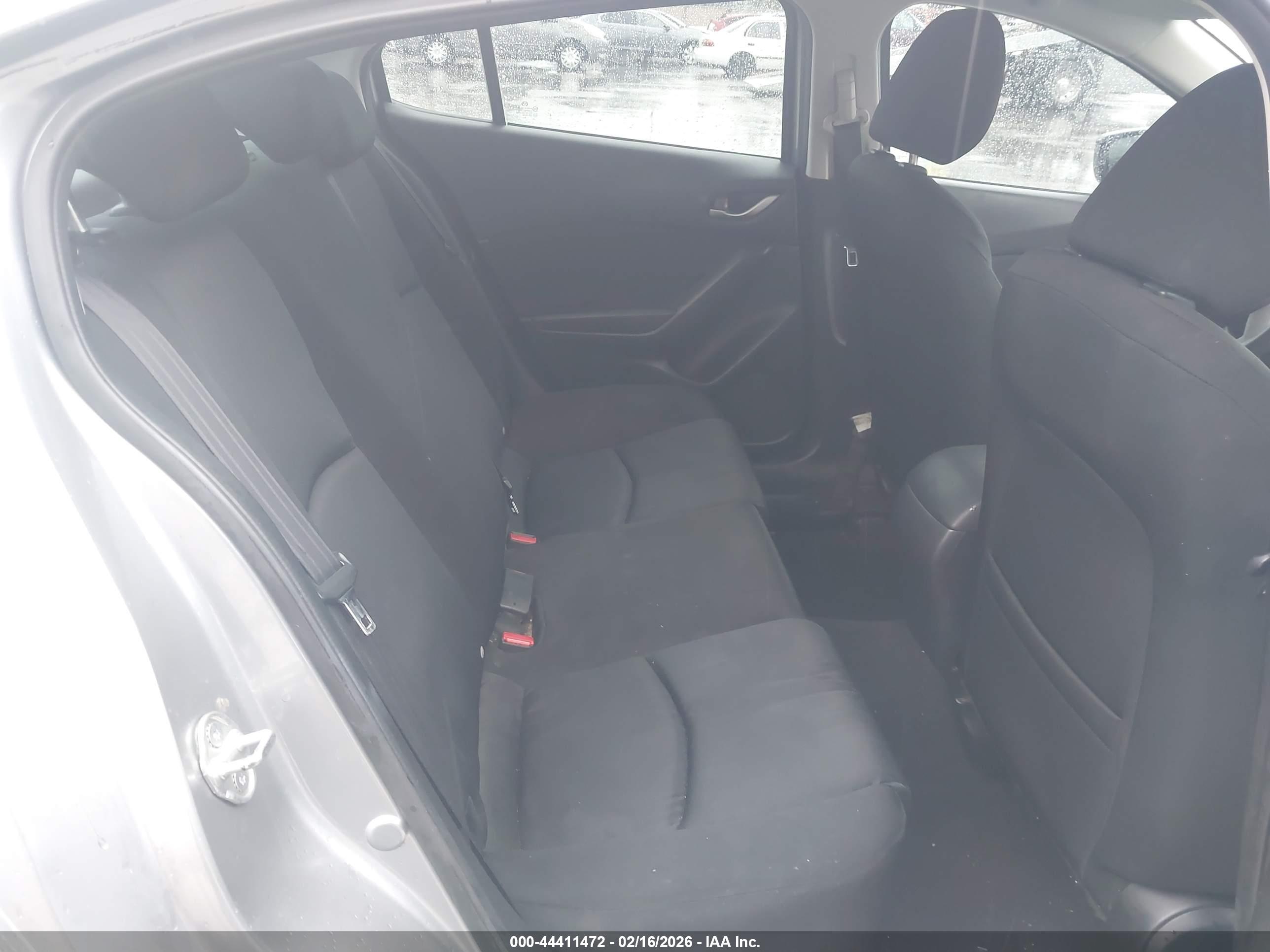 MAZDA MAZDA3 image 8