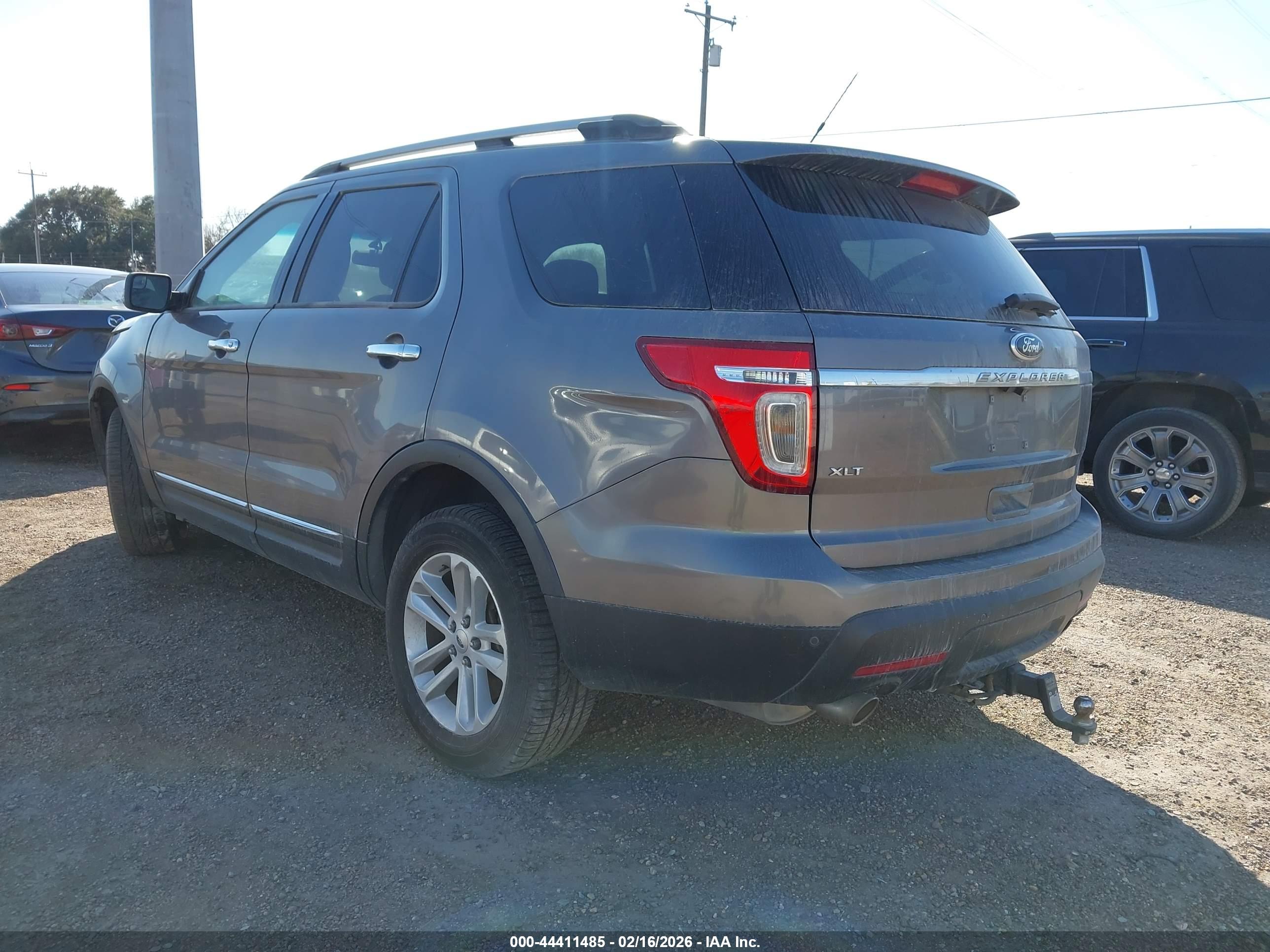 FORD EXPLORER image 3