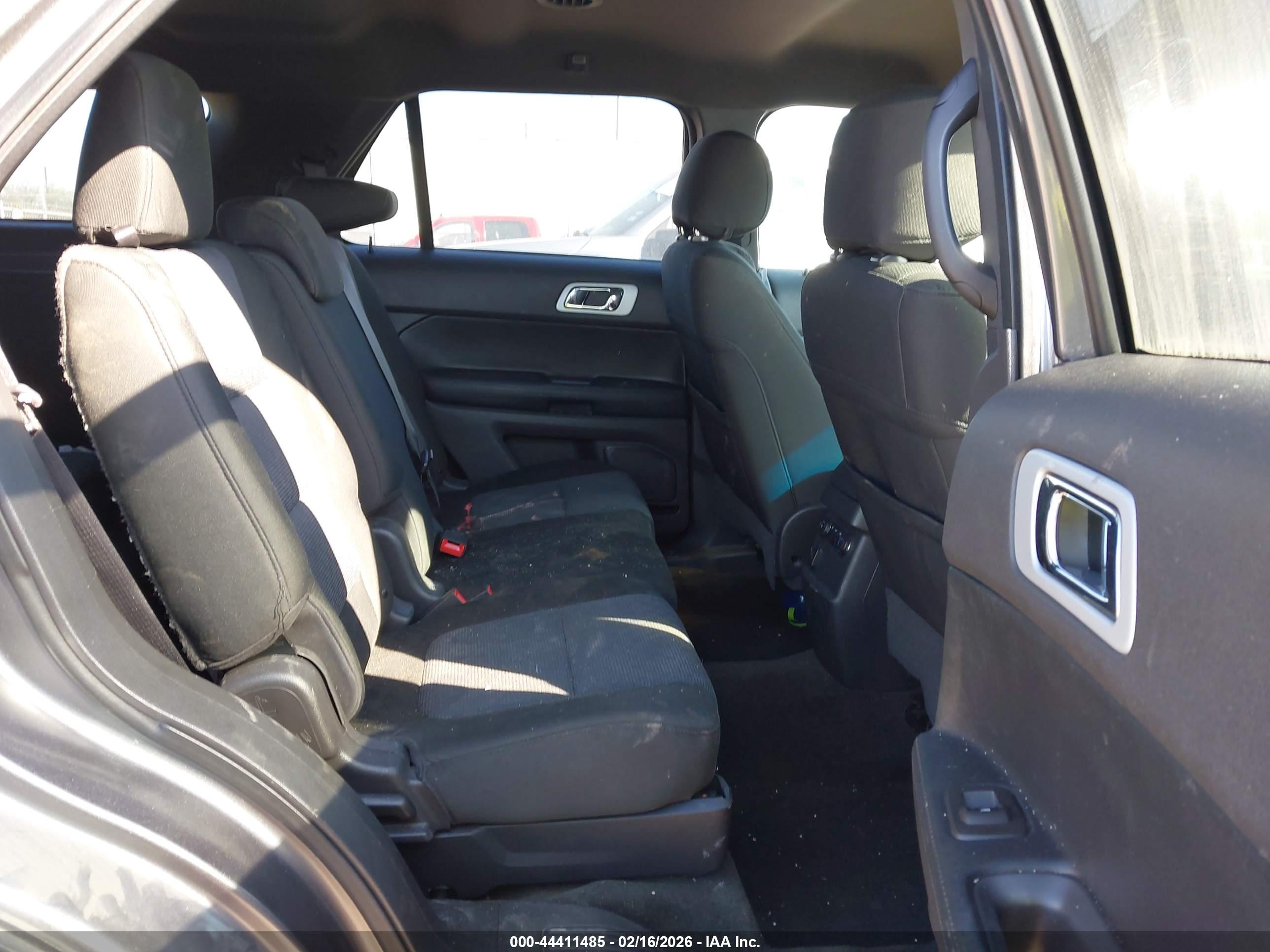 FORD EXPLORER image 8
