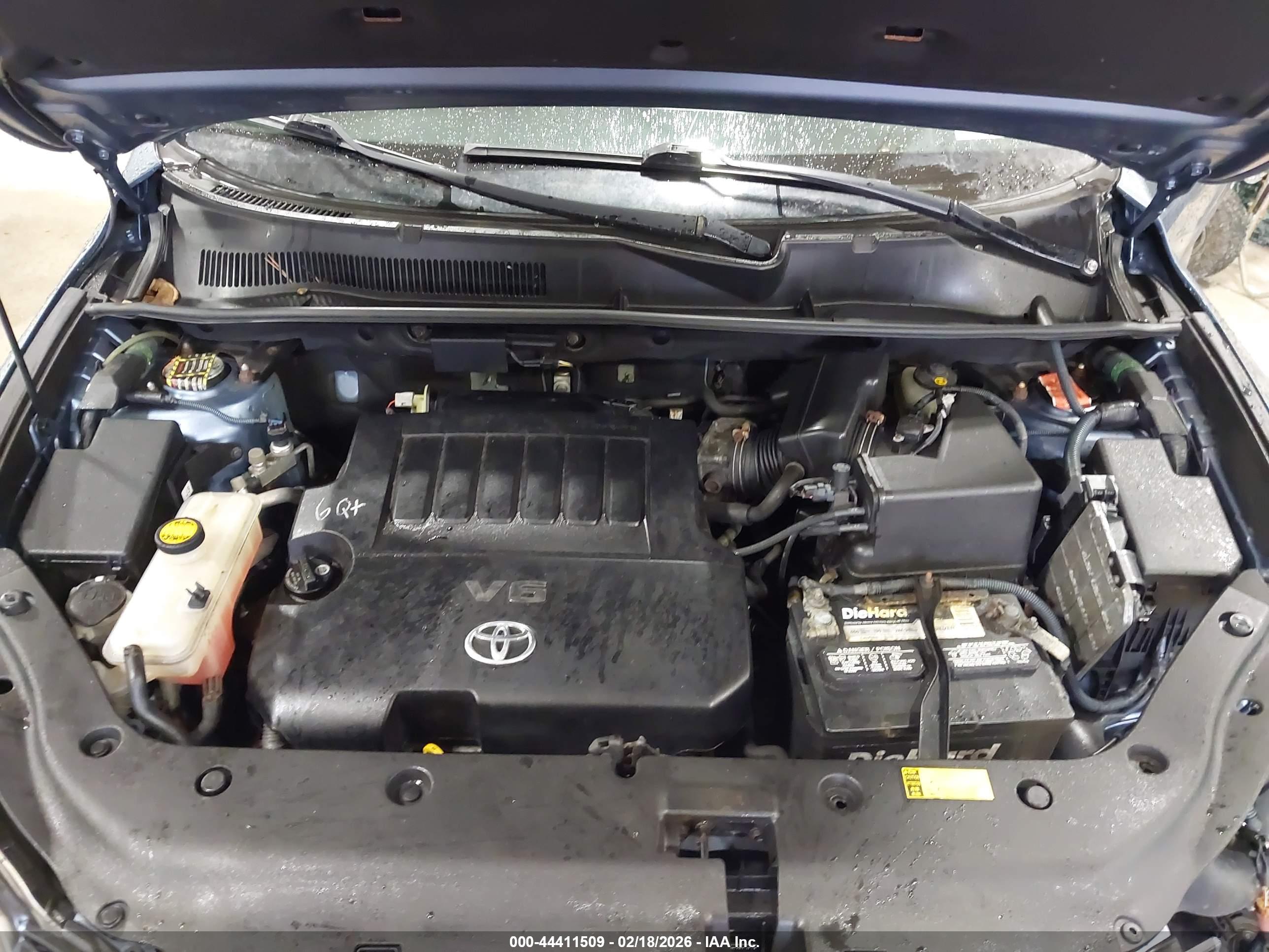 TOYOTA RAV4 image 10