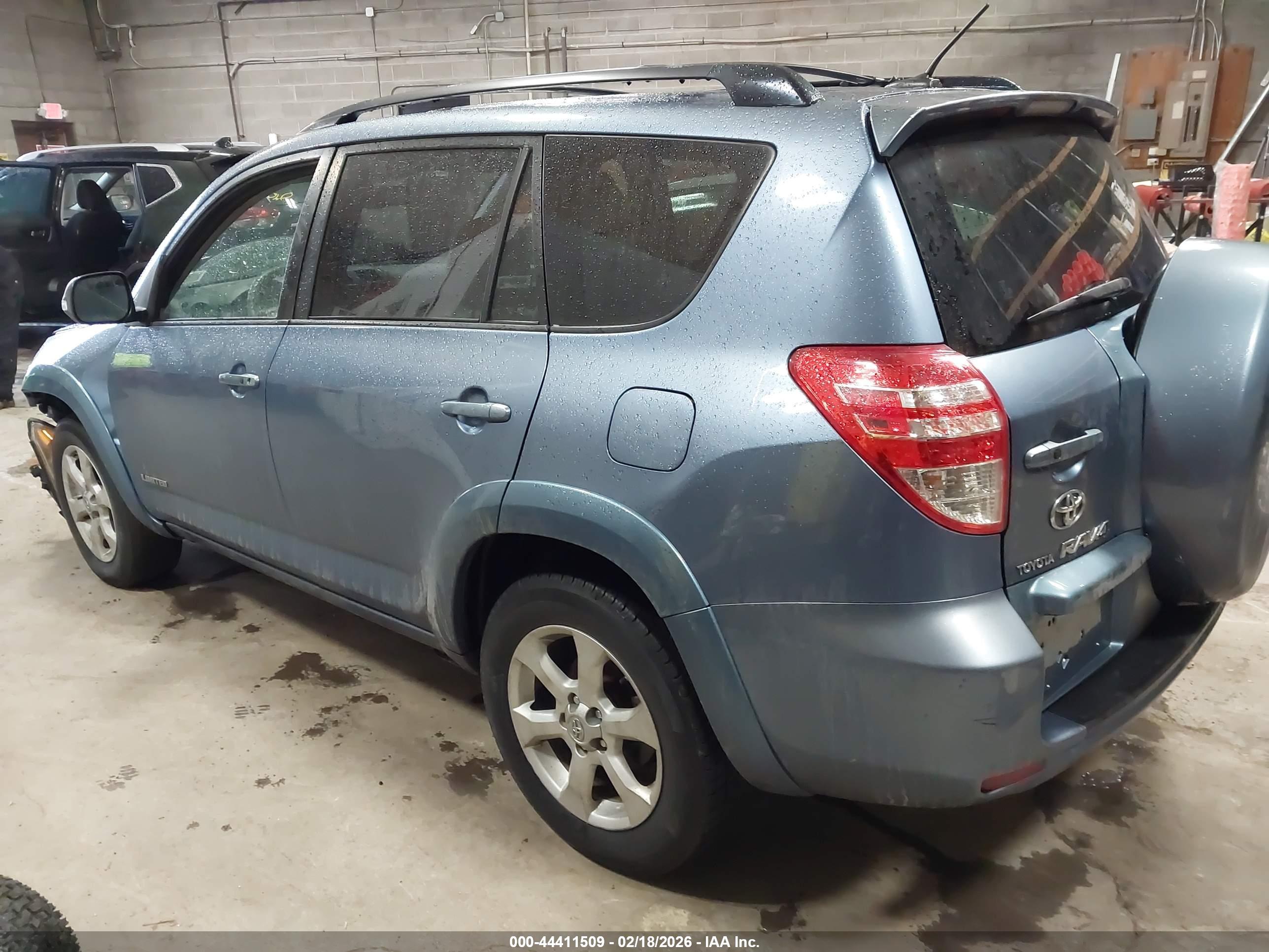 TOYOTA RAV4 image 3