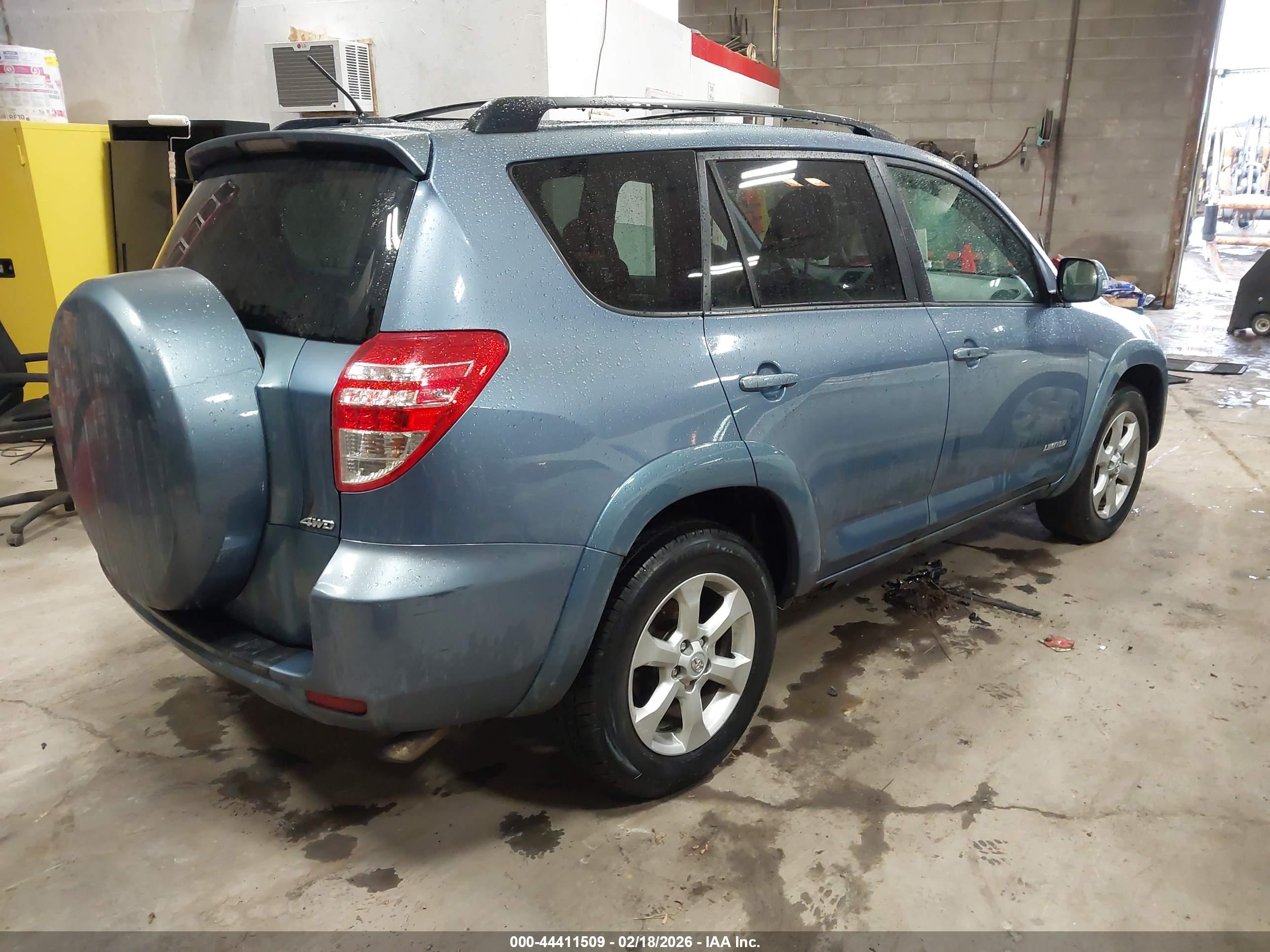 TOYOTA RAV4 image 4