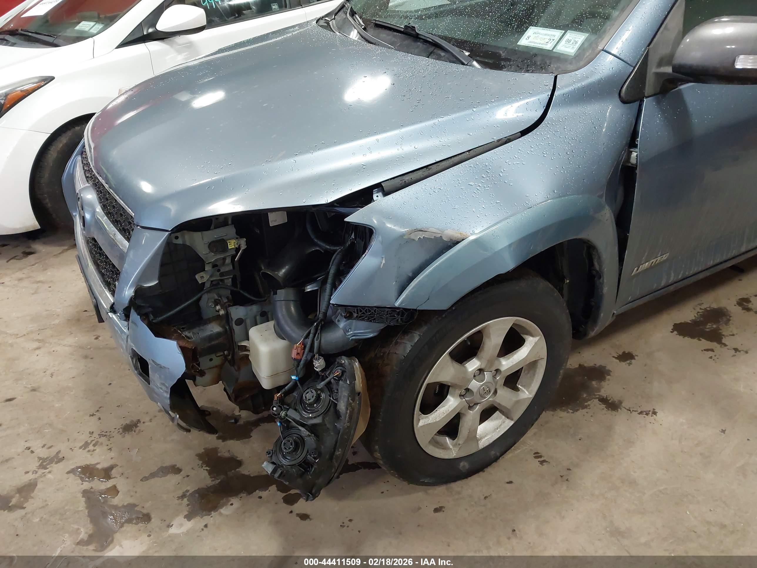 TOYOTA RAV4 image 6