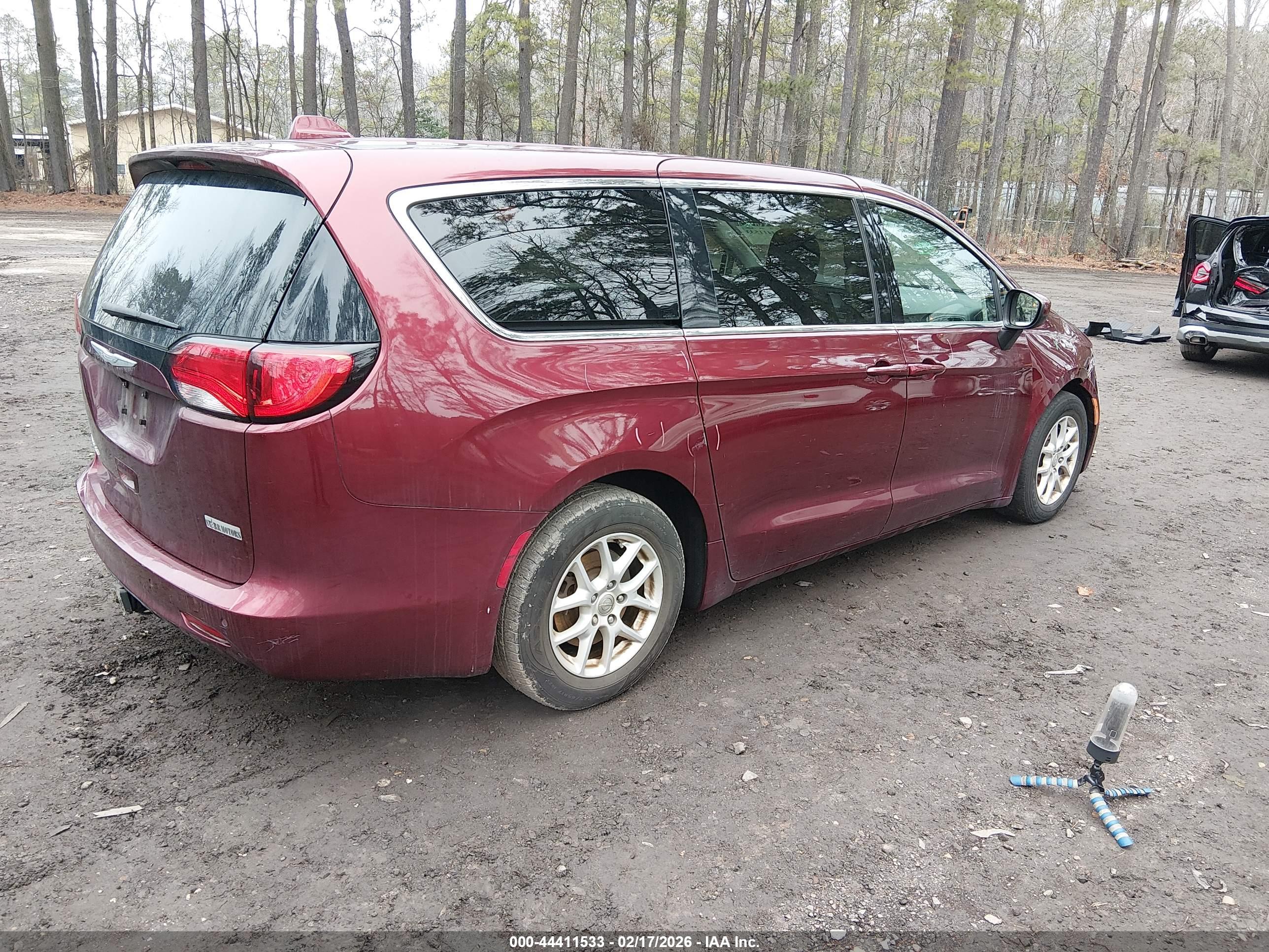 CHRYSLER PACIFICA image 4