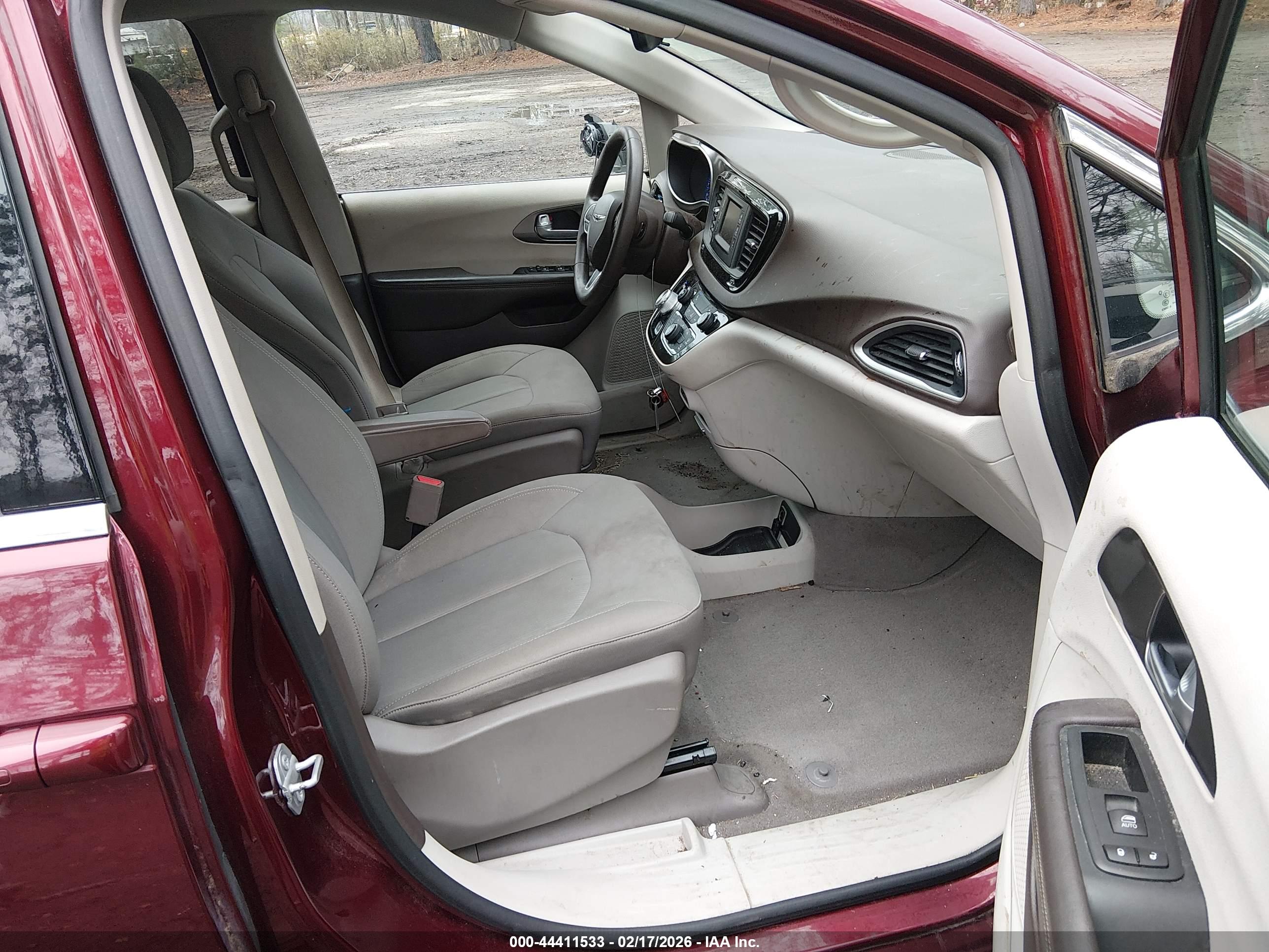 CHRYSLER PACIFICA image 5