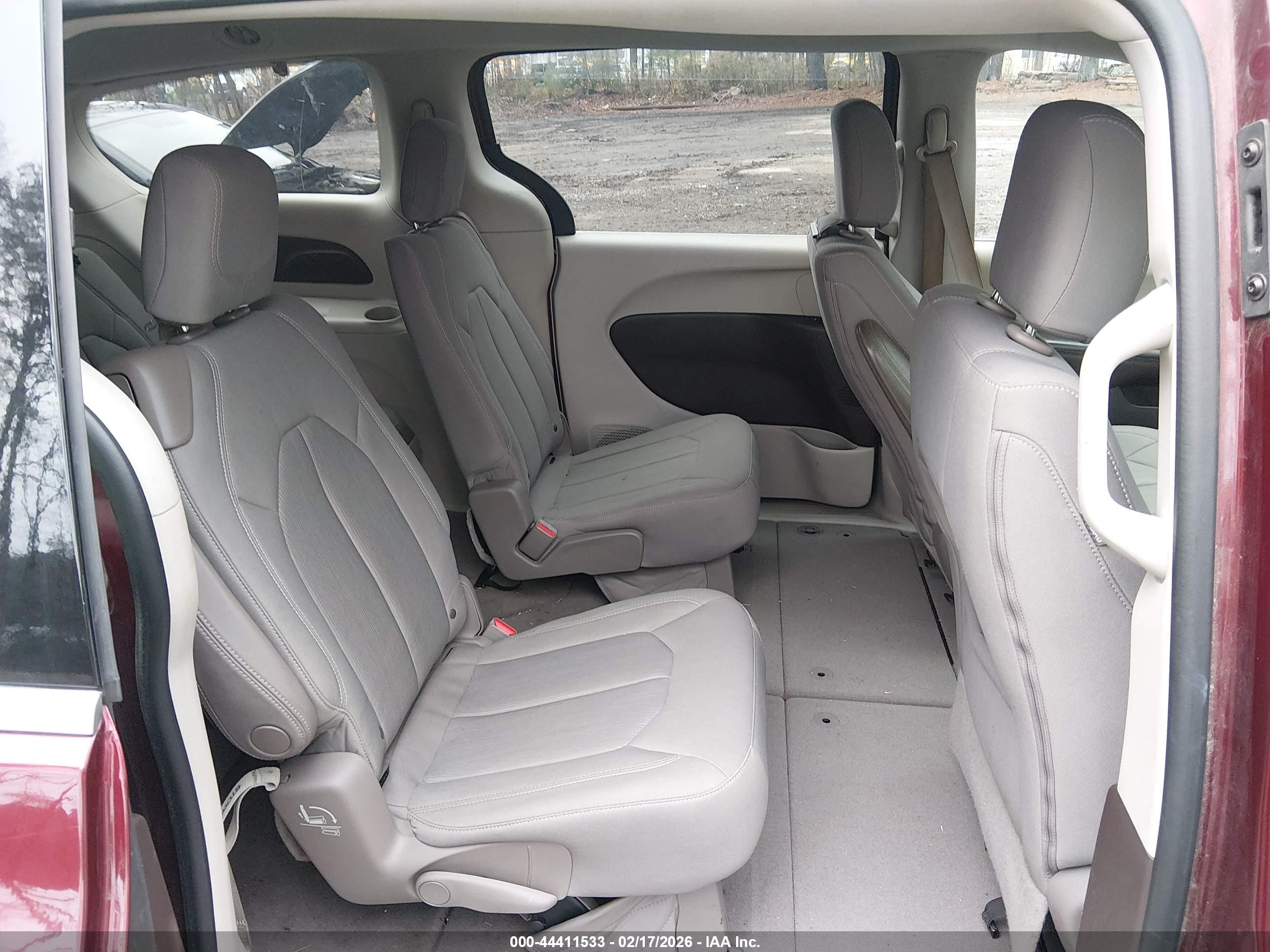 CHRYSLER PACIFICA image 8