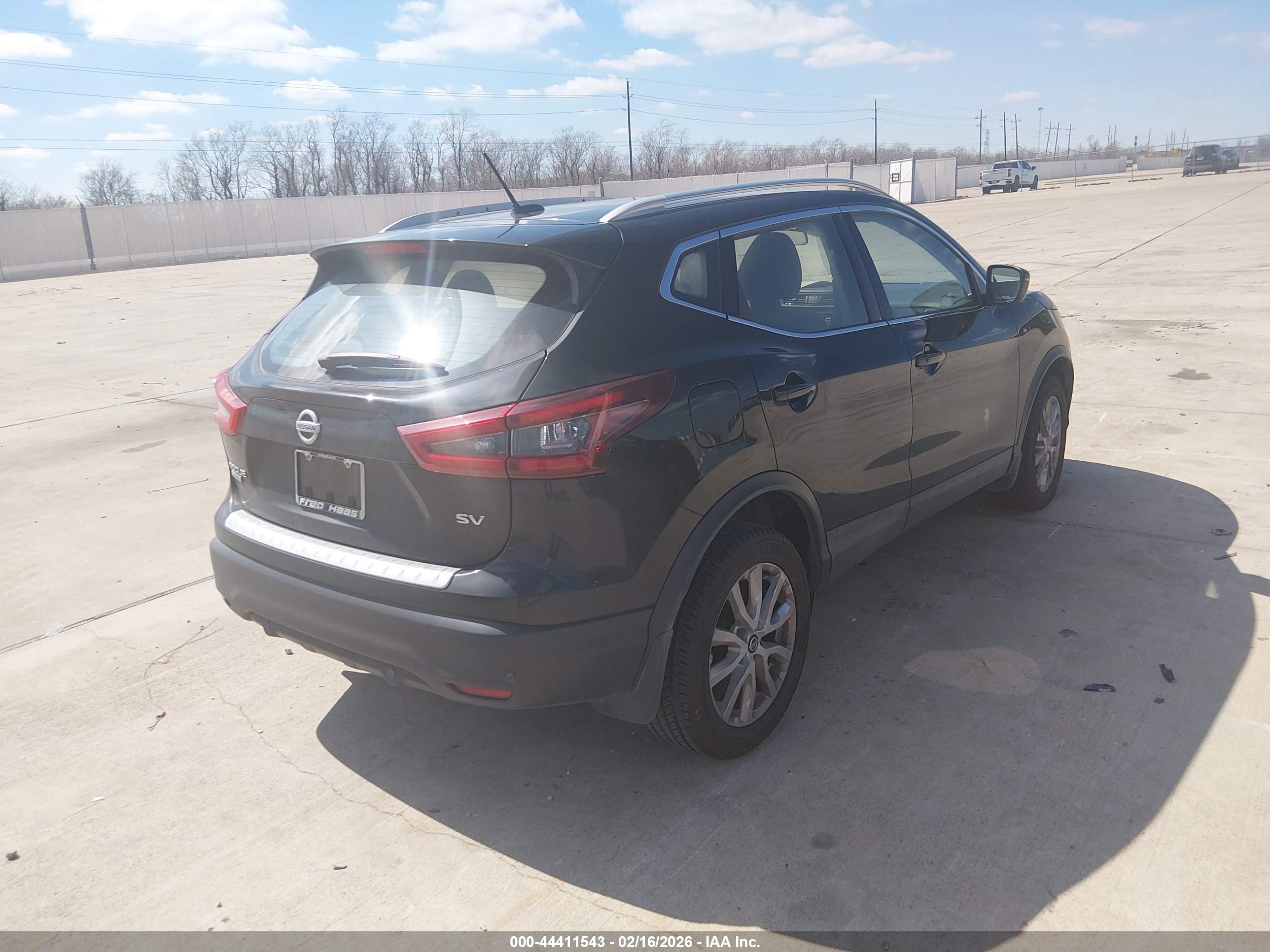 NISSAN ROGUE image 4