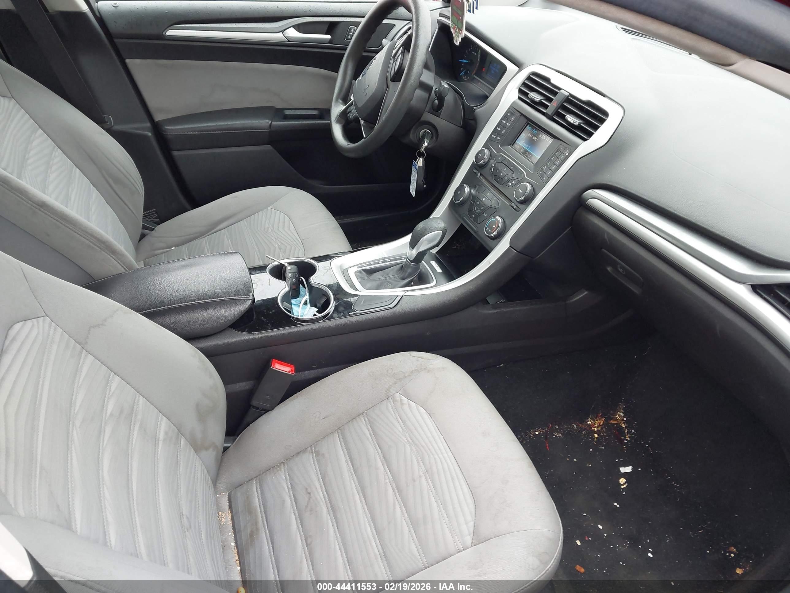 FORD FUSION image 5
