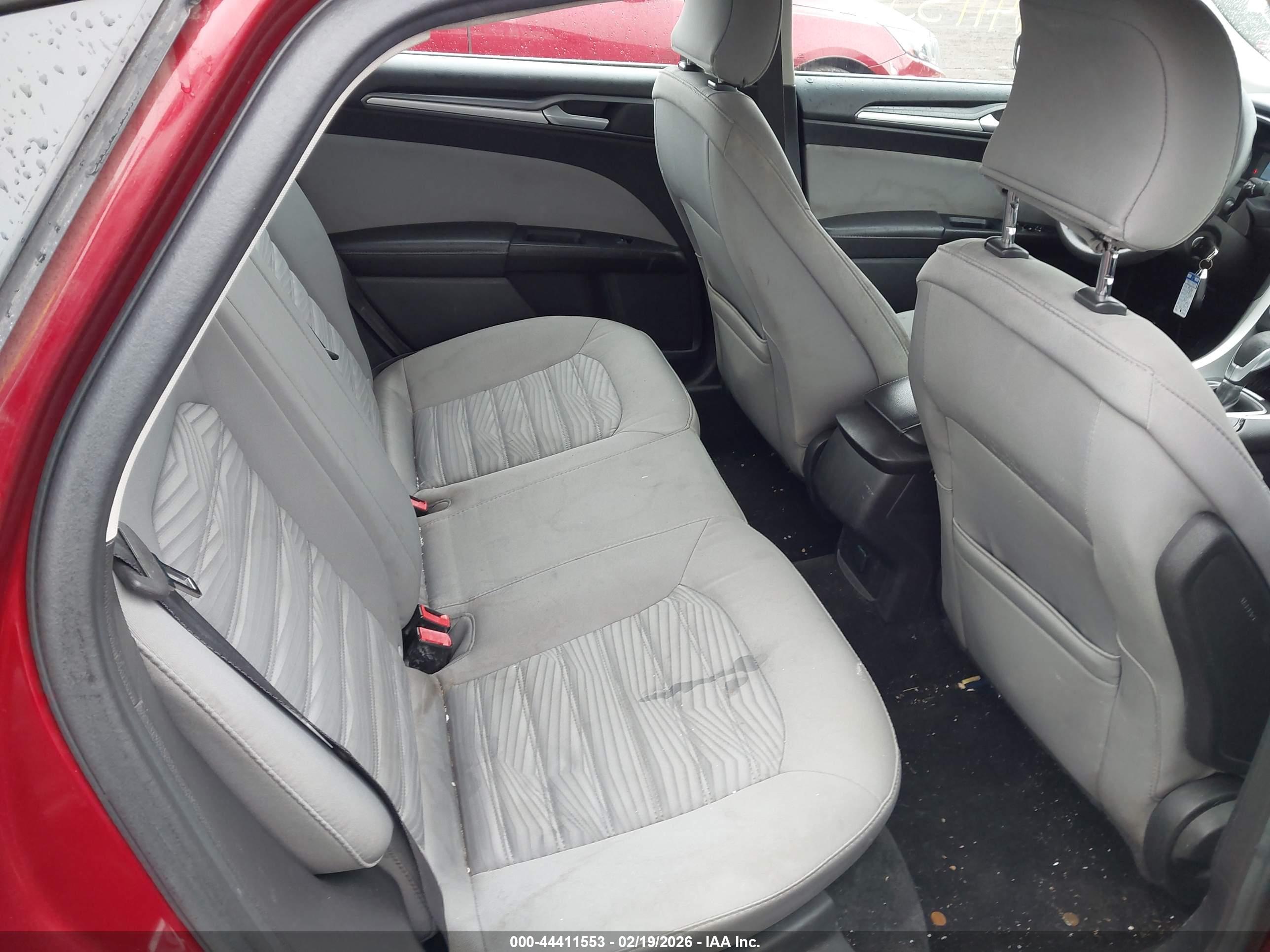 FORD FUSION image 8