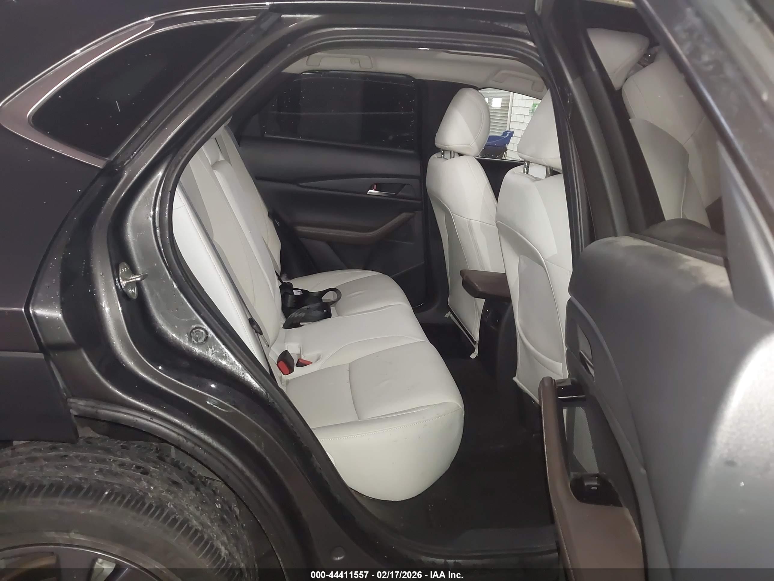 MAZDA CX-30 image 8