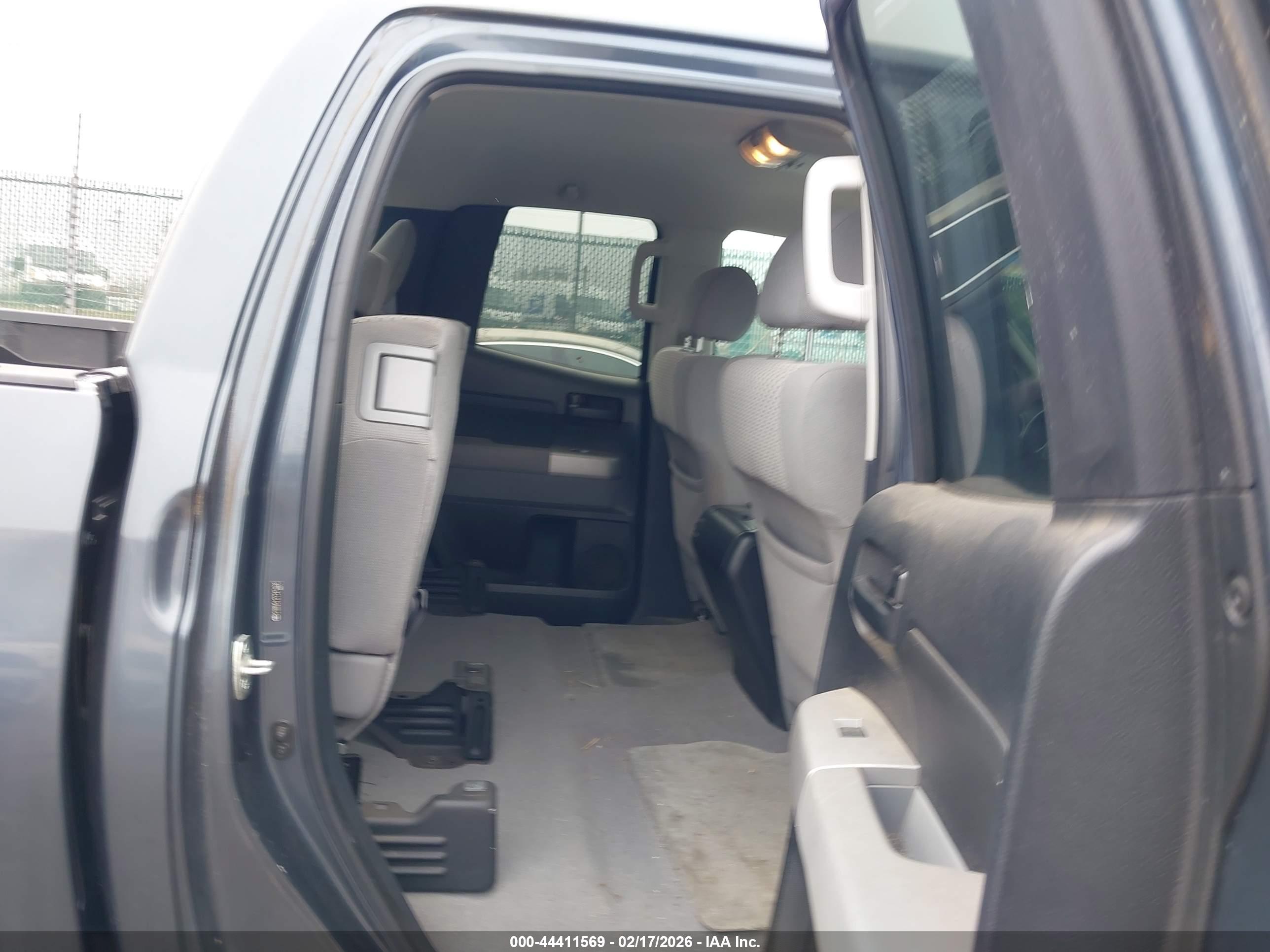 TOYOTA TUNDRA image 8