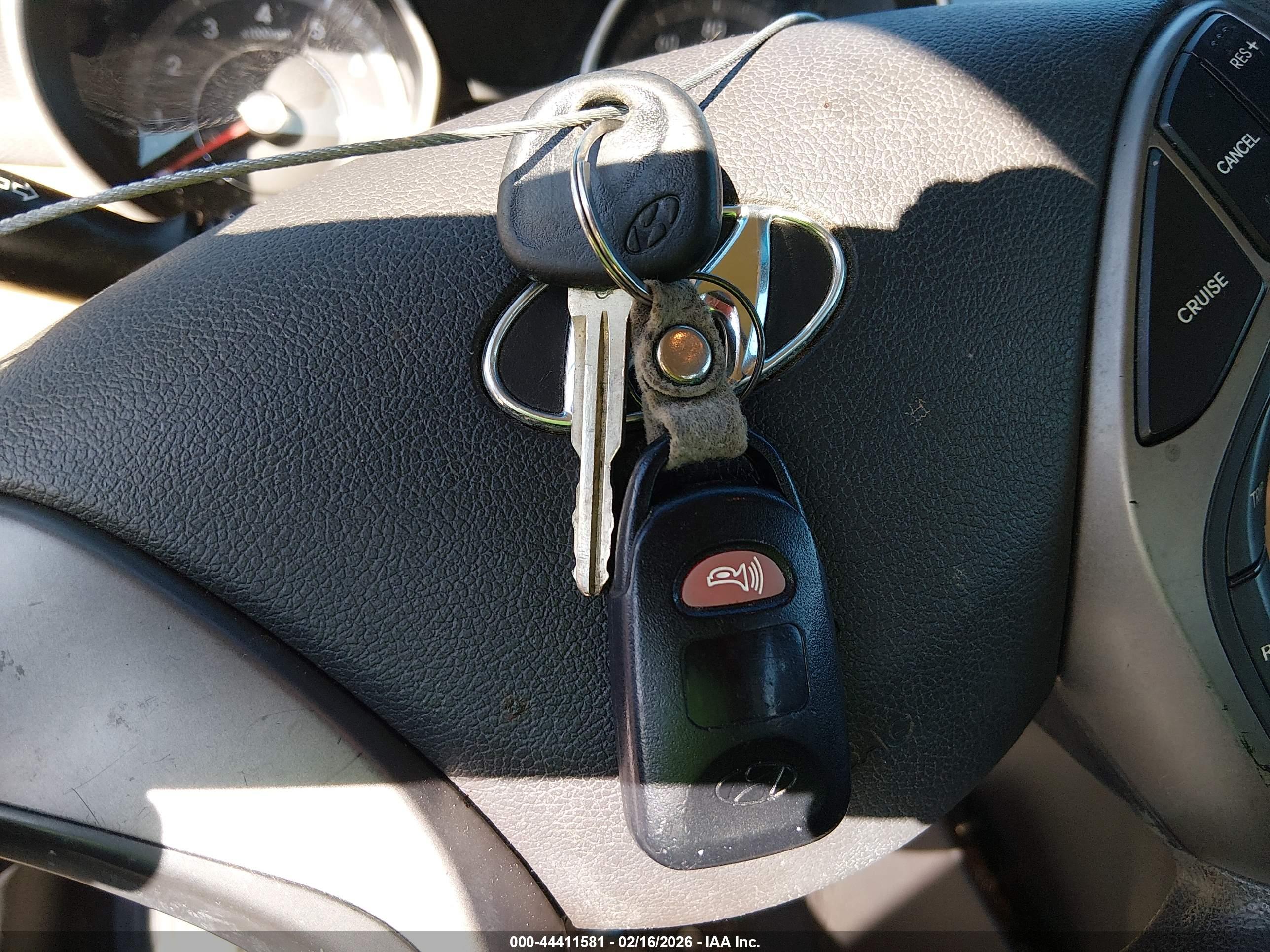 HYUNDAI ELANTRA image 11
