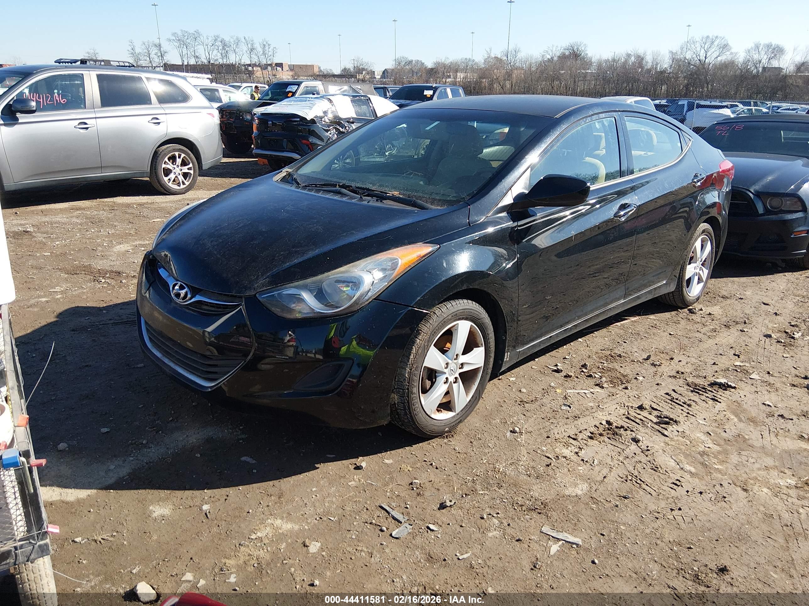 HYUNDAI ELANTRA image 2